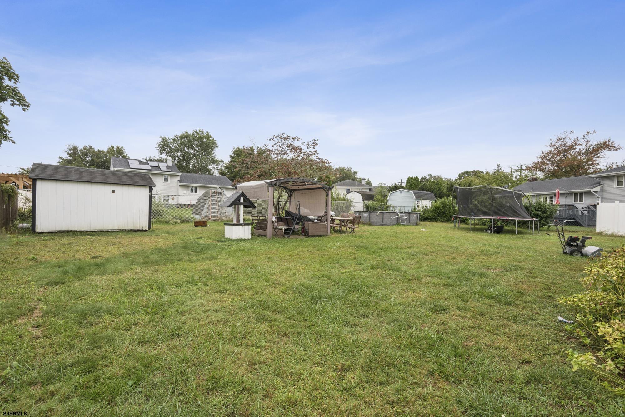 2 Walnut Dr