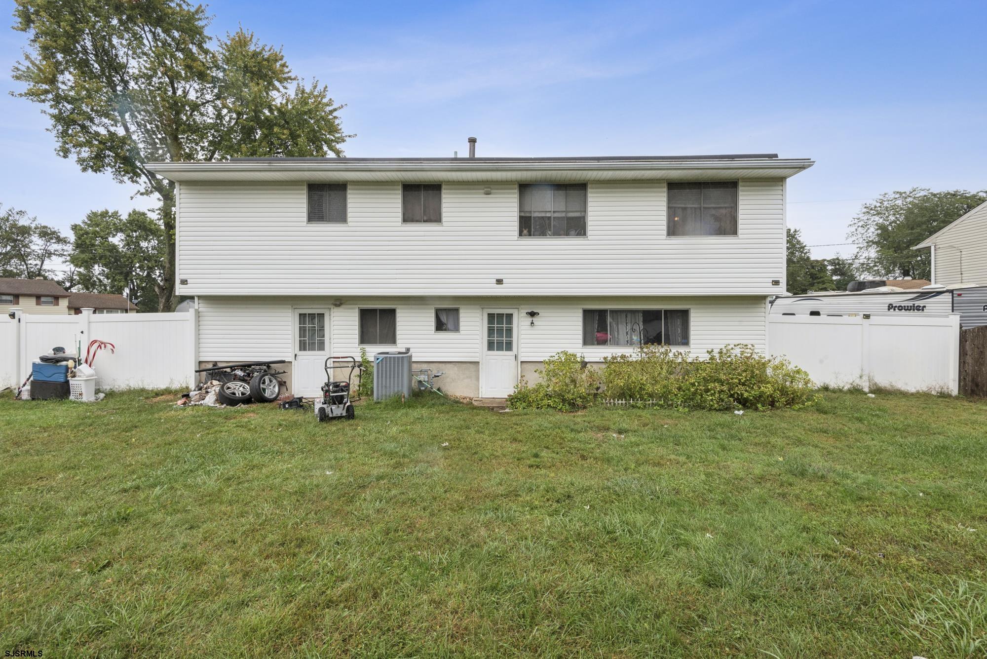 2 Walnut Dr