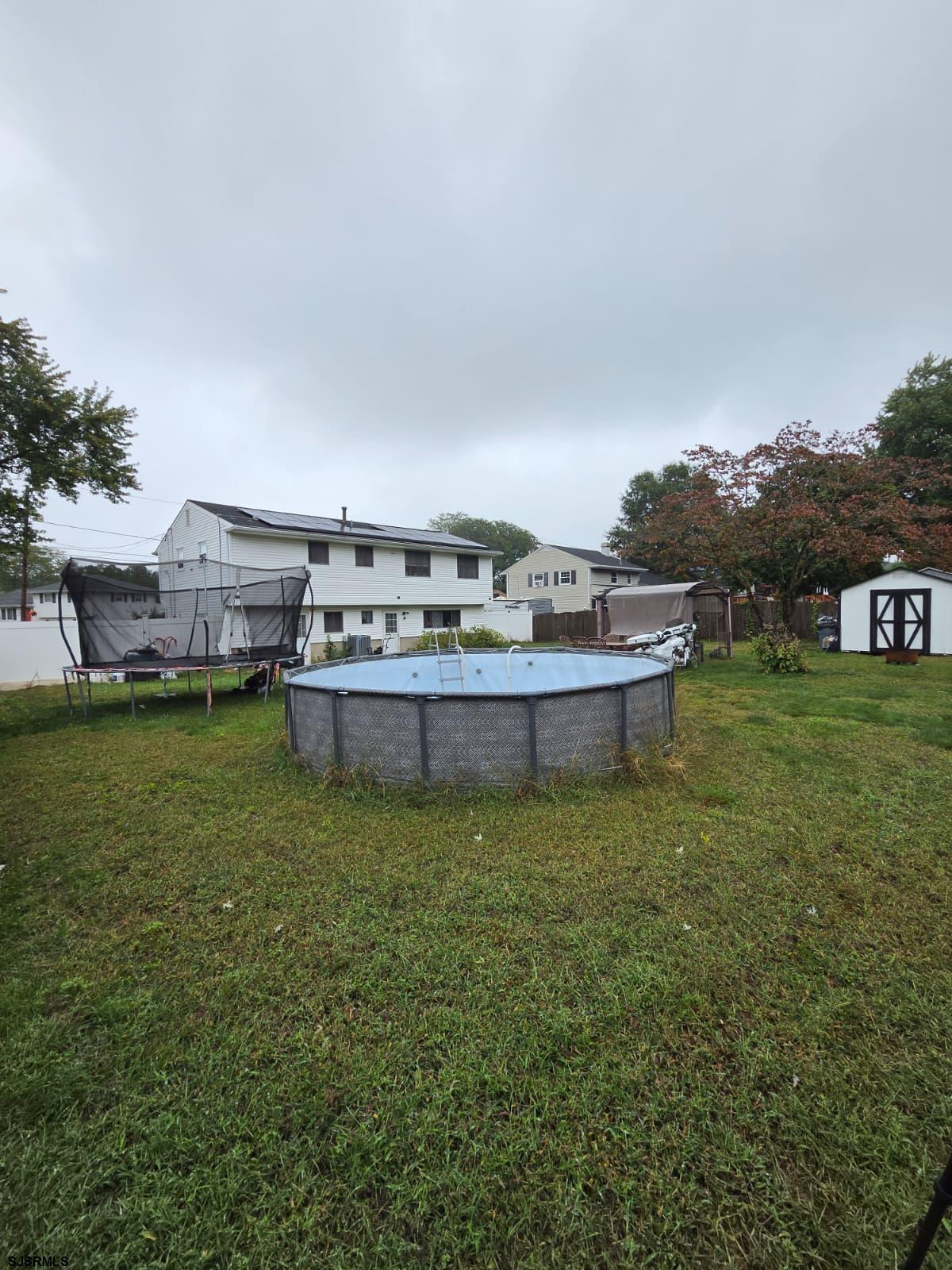 2 Walnut Dr