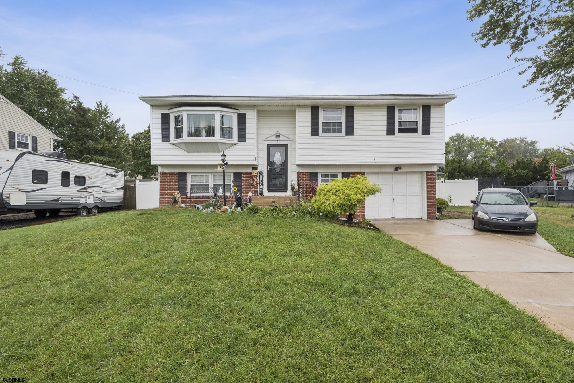 2 Walnut Dr