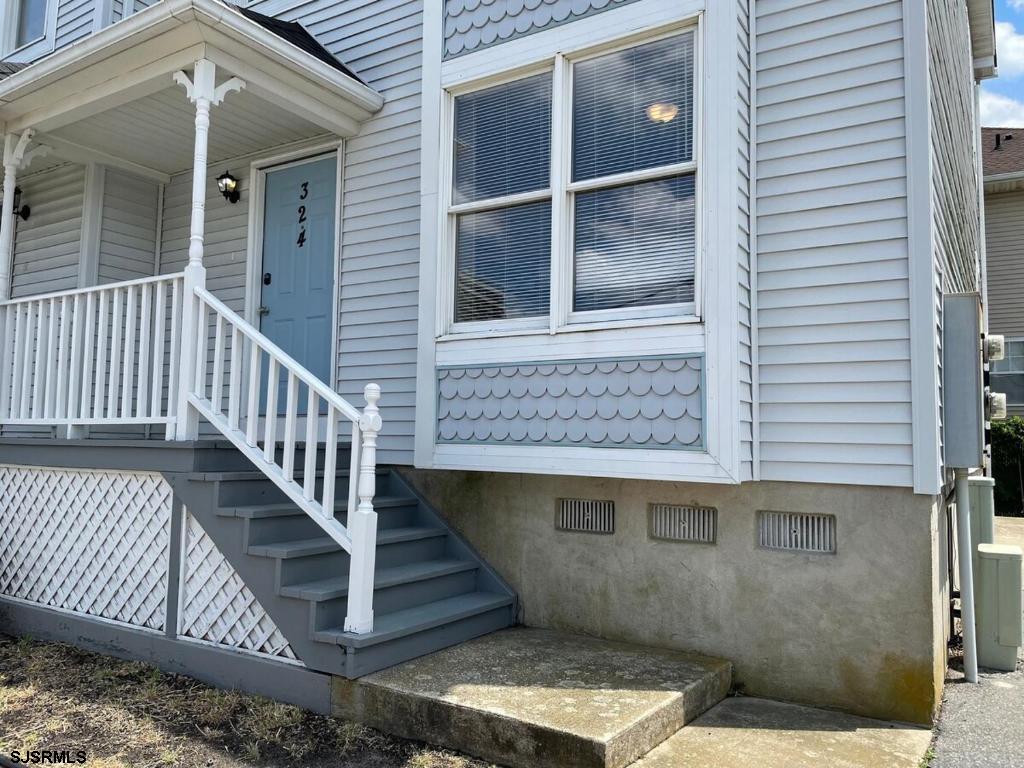 324 Beach Avenue - Picture 2