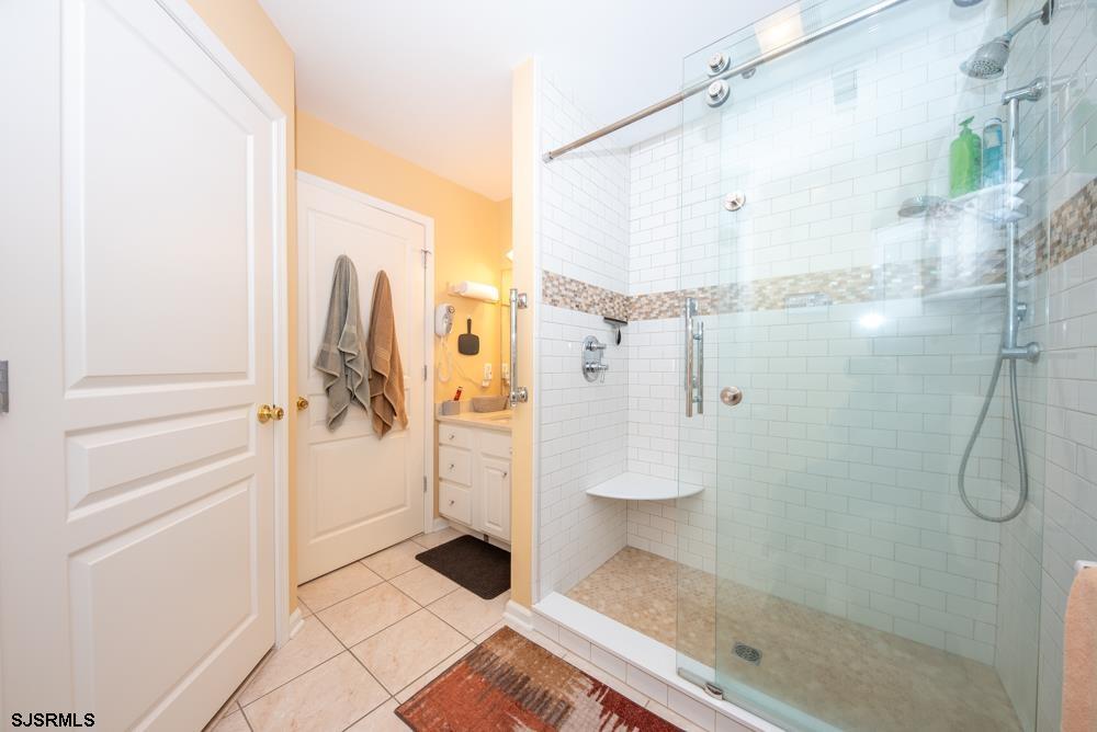 7 E 11th Street