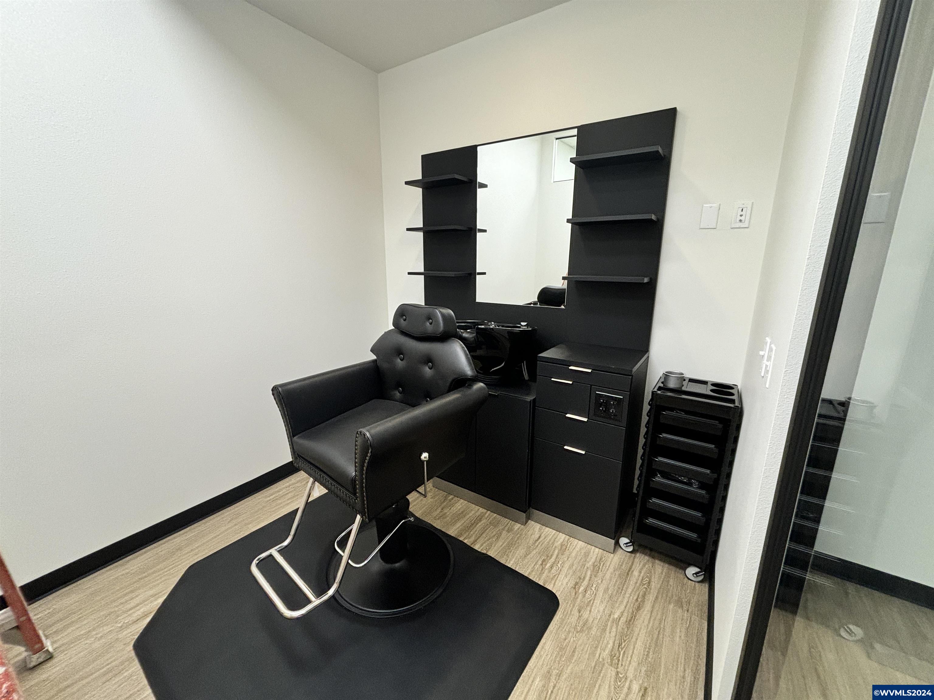 223 Commercial (160-A) St NE