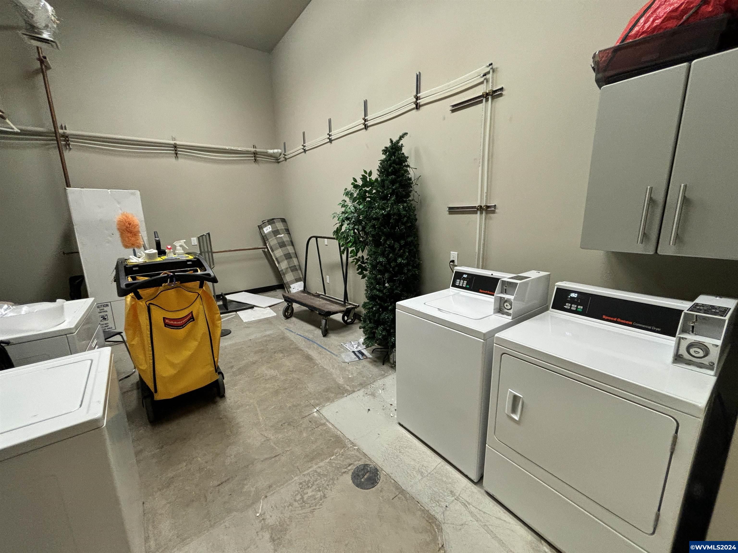 223 Commercial (160-A) St NE