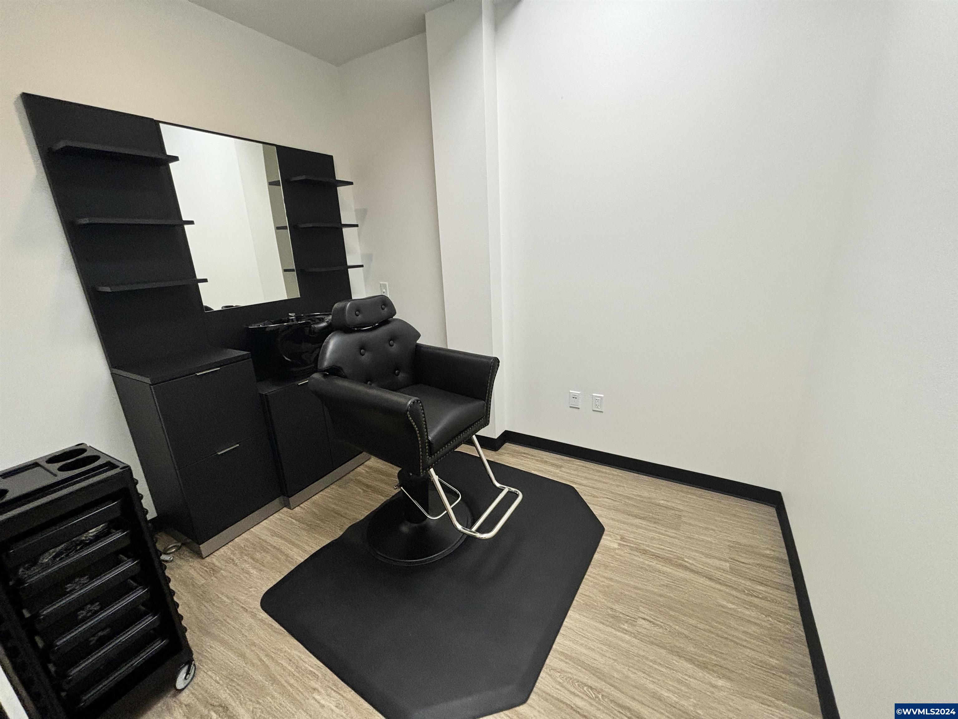 223 Commercial (160-D) St NE