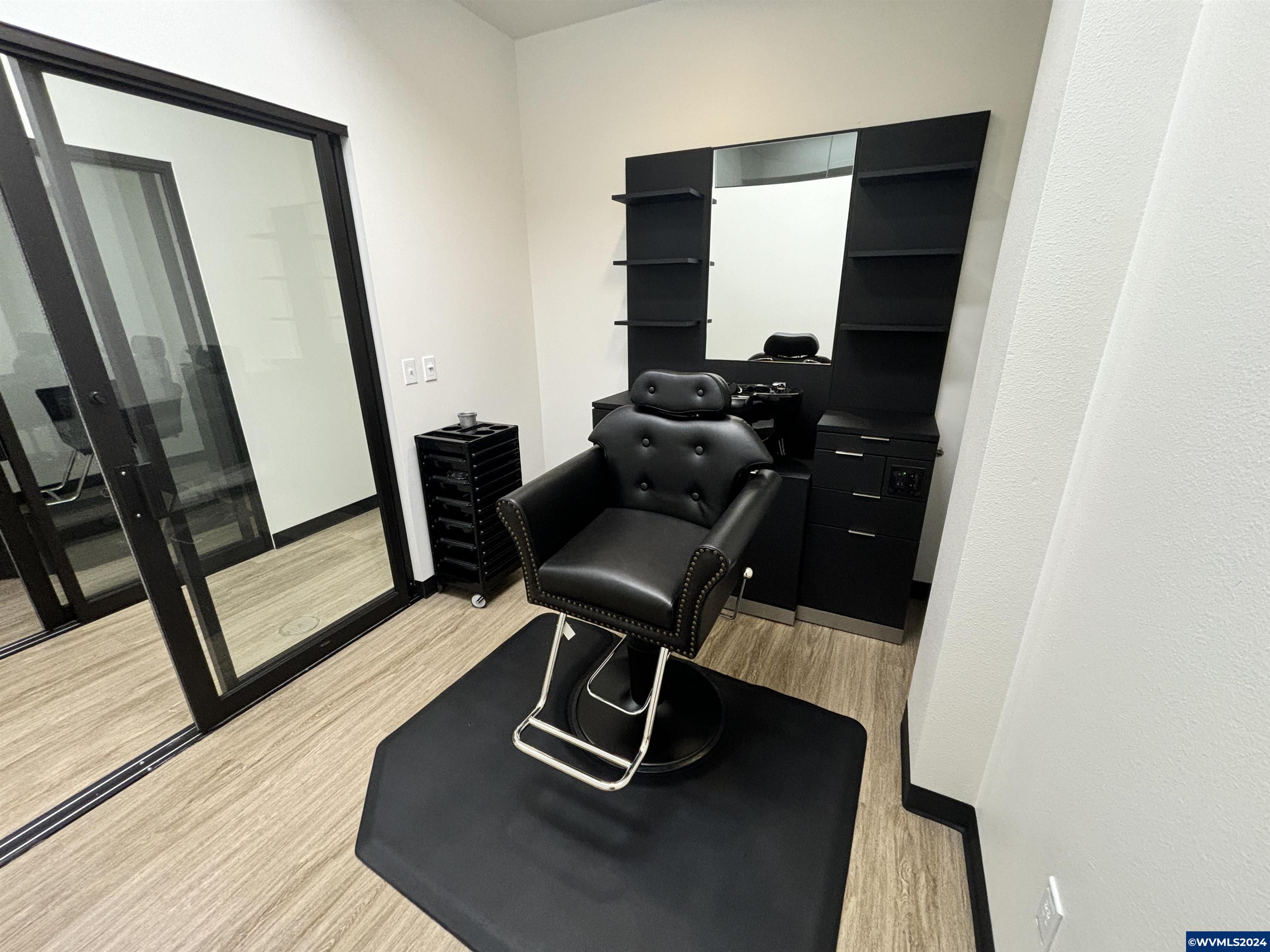 223 Commercial (160-D) St NE