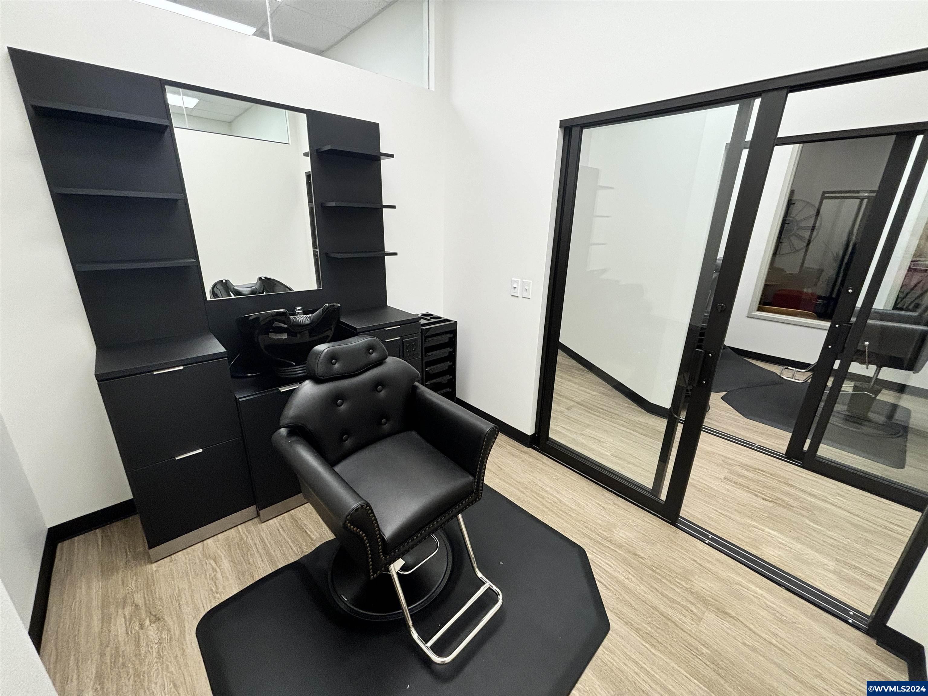 223 Commercial (140-C) St NE