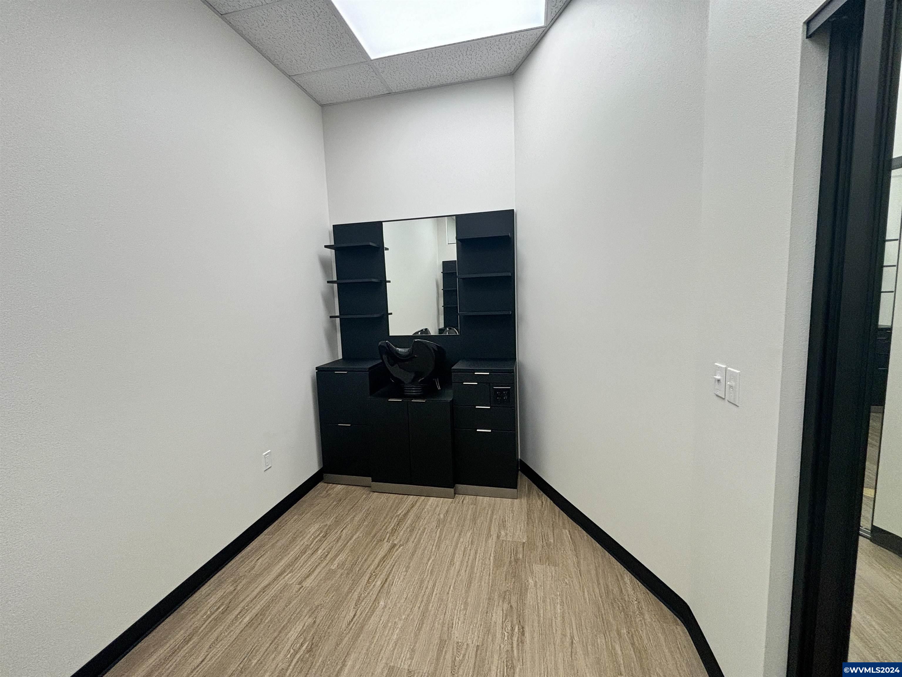 223 Commercial (160-E) St NE