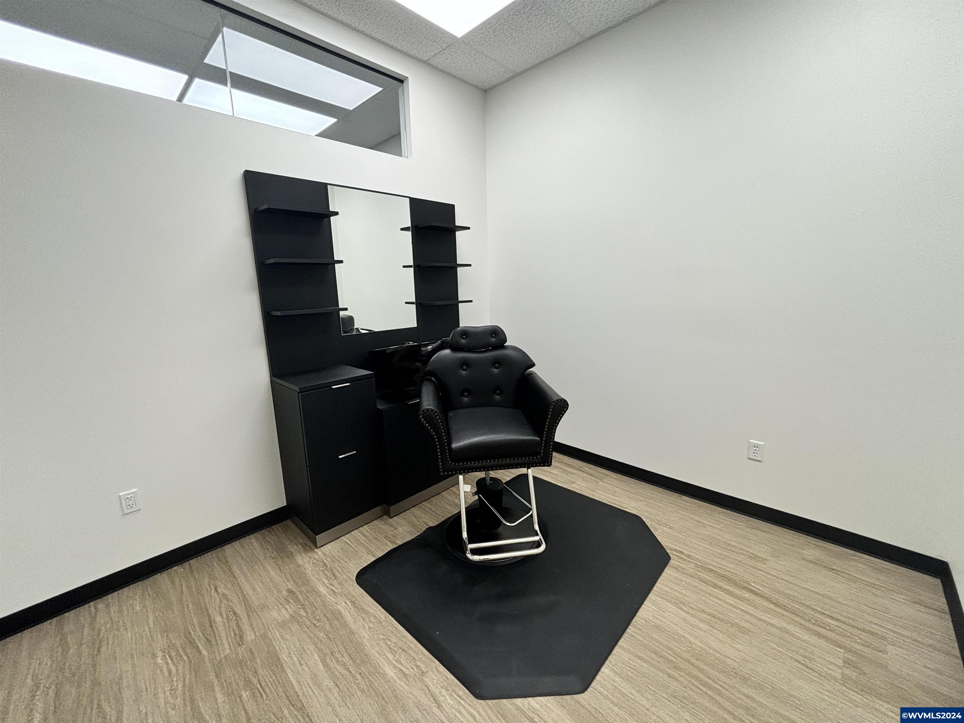 223 Commercial (160-E) St NE