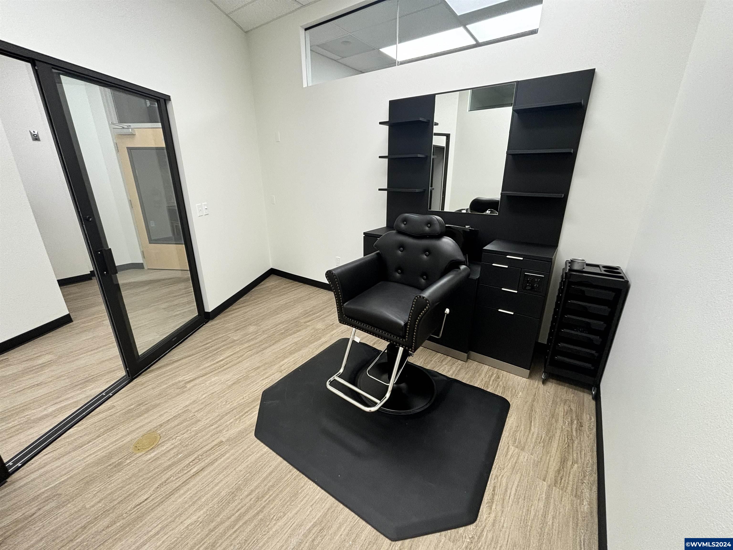 223 Commercial (160-E) St NE