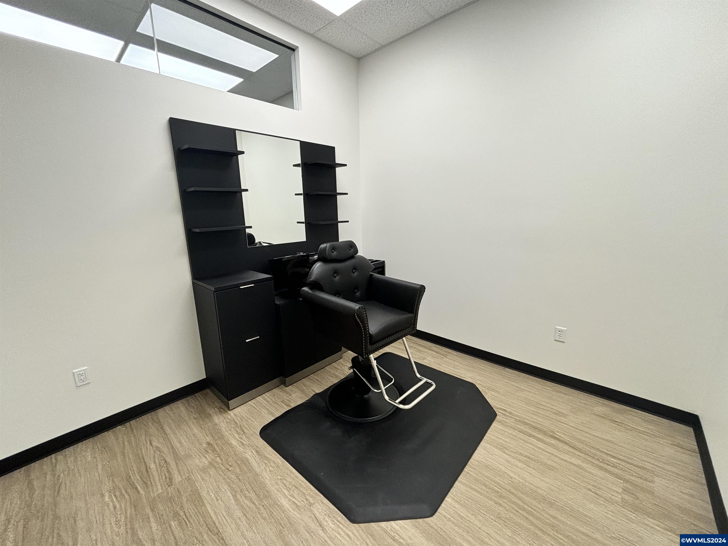 223 Commercial (160-E) St NE