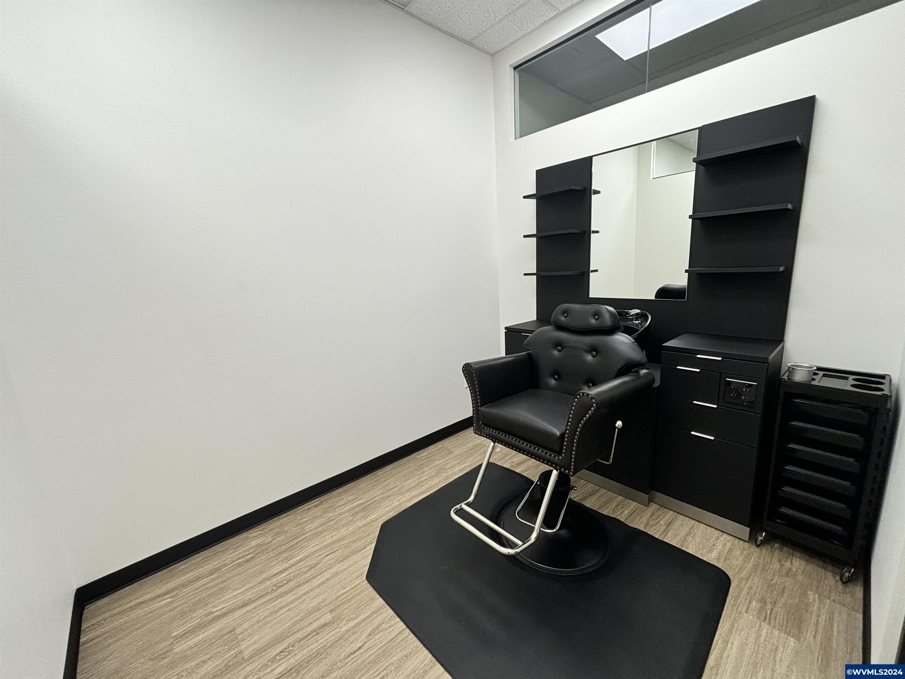 223 Commercial (160-E) St NE