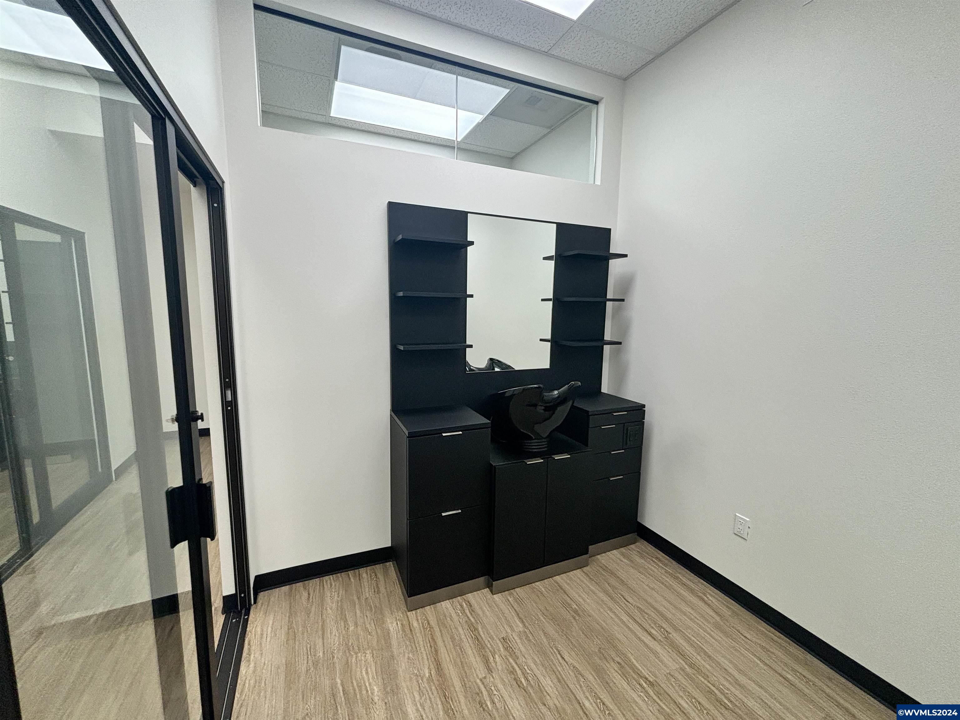 223 Commercial (160-E) St NE