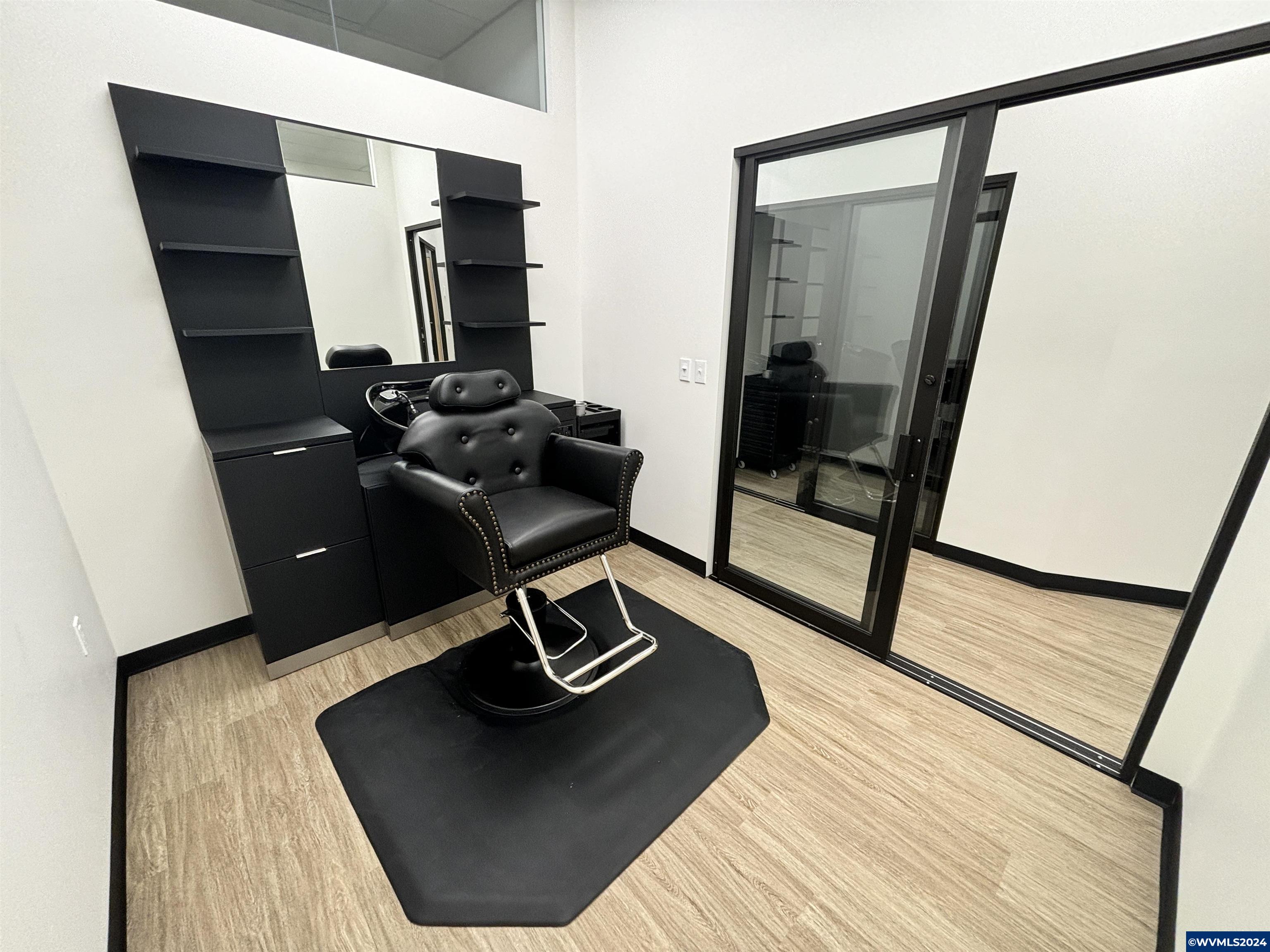 223 Commercial (160-E) St NE