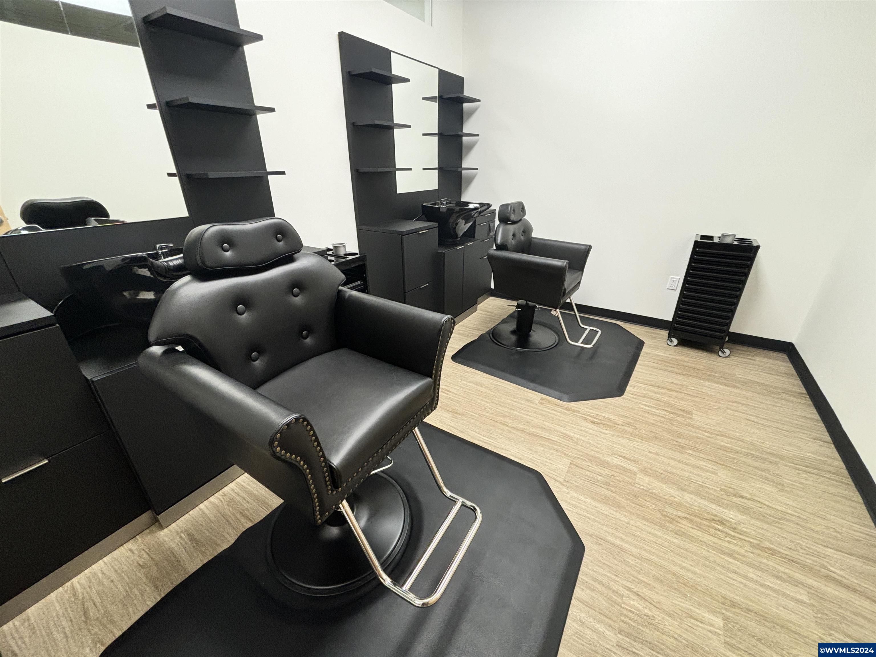 223 Commercial (160-E) St NE