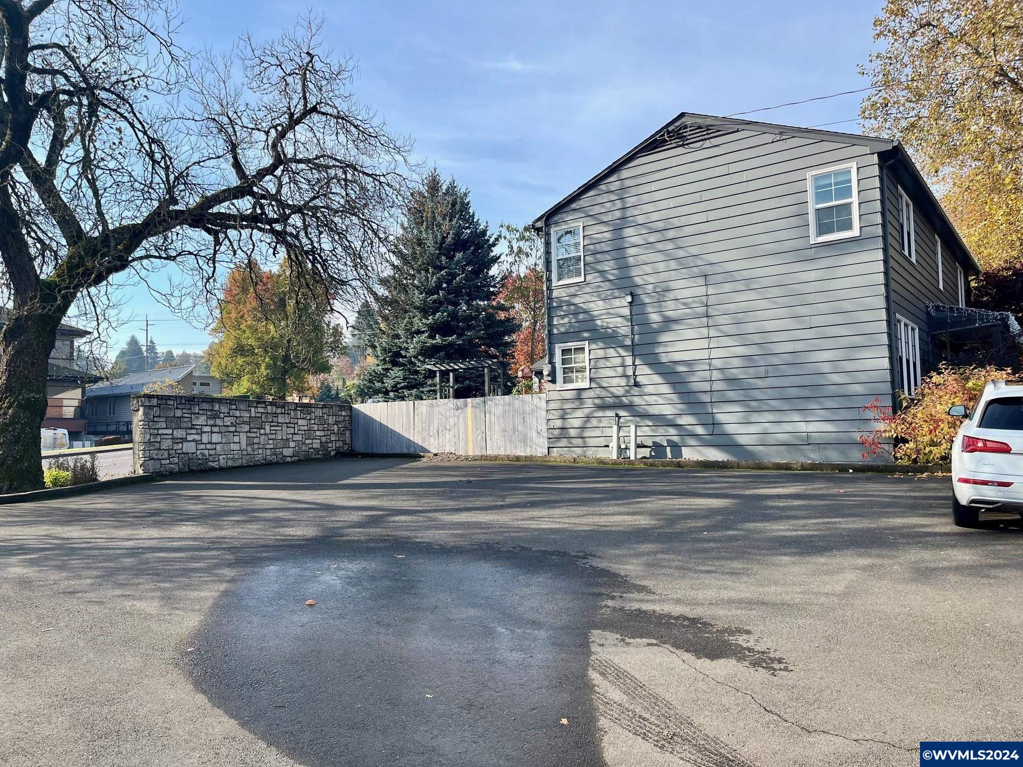 358 Superior (Ste B) St S