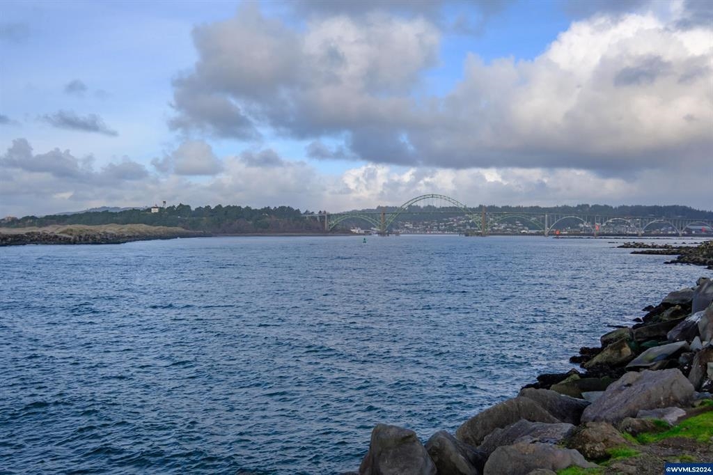 1005 SE Bay Bl, Newport, OR, 97365