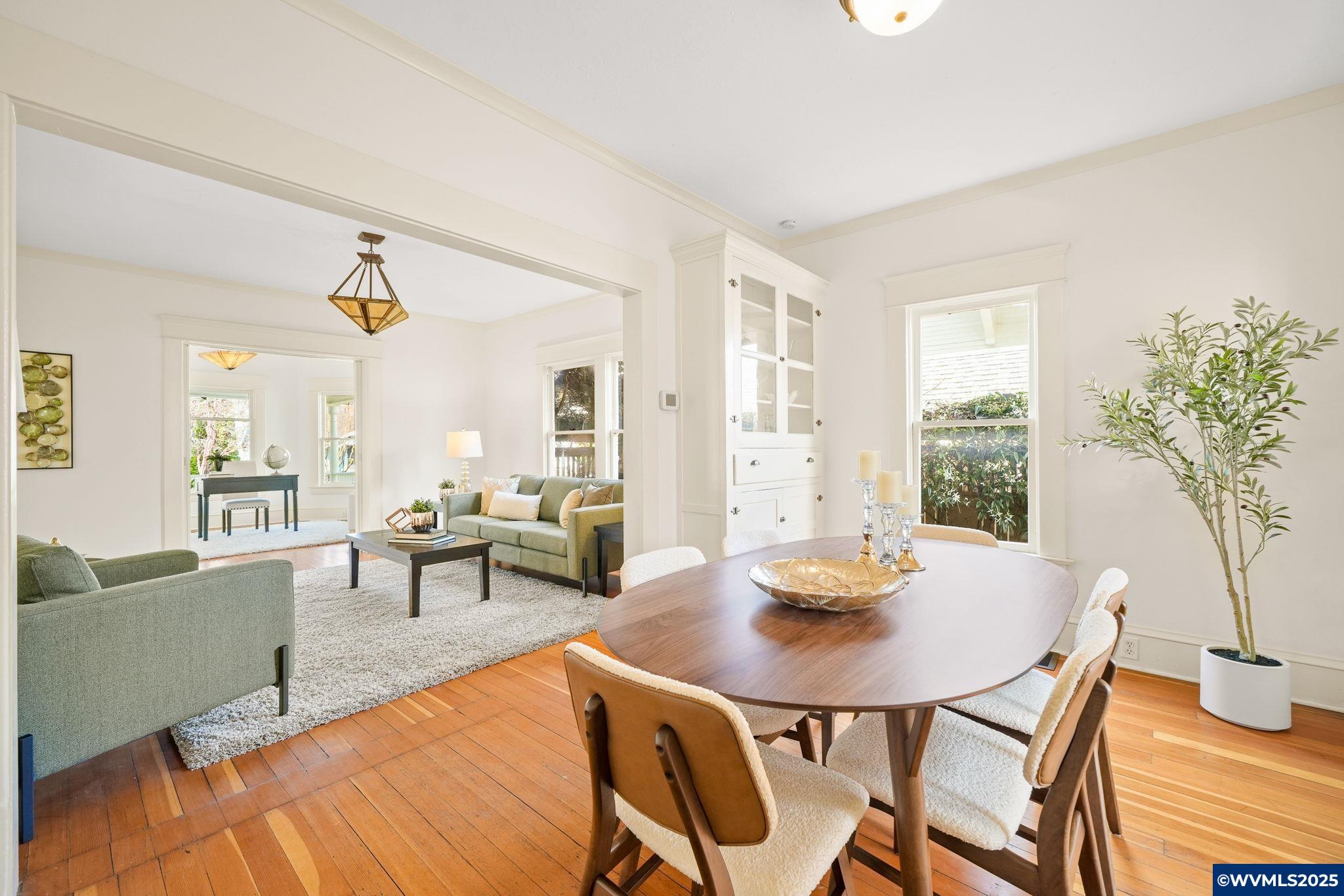 327 NW 11 St