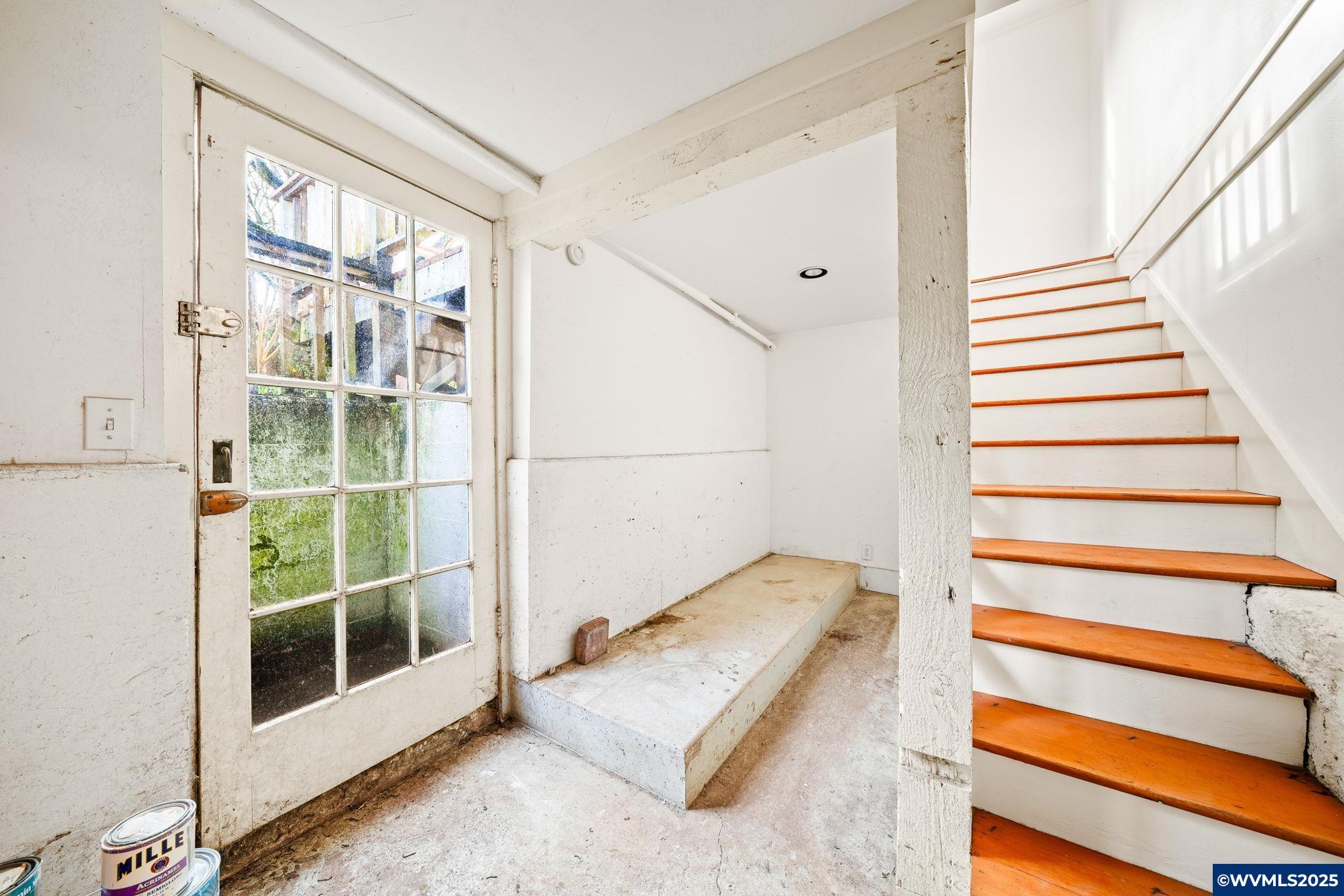327 NW 11 St