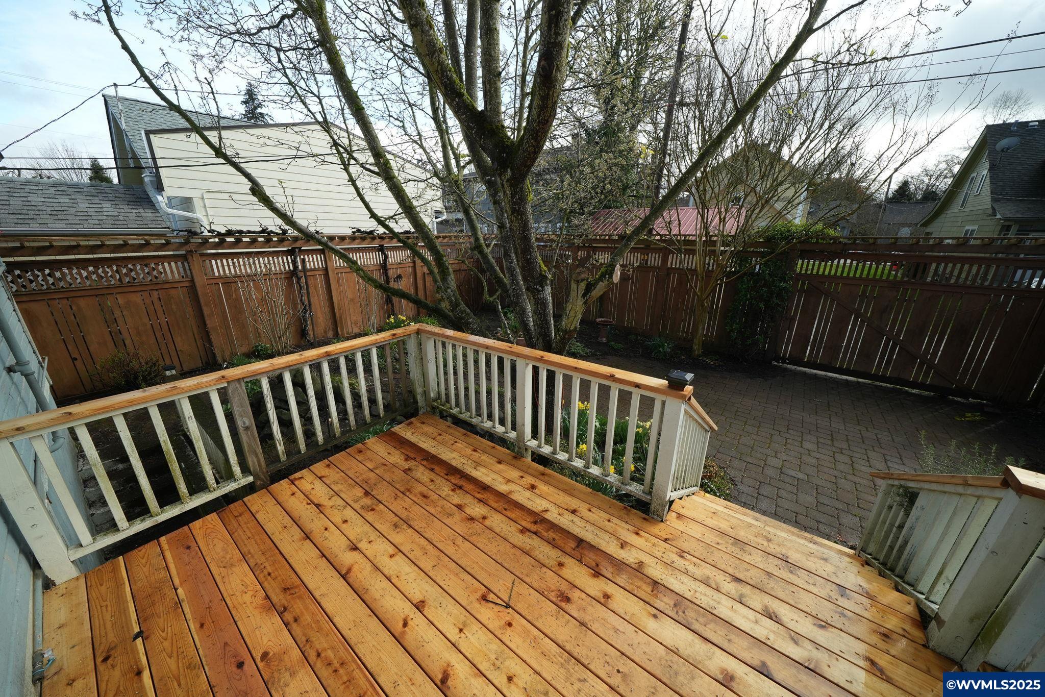 327 NW 11 St
