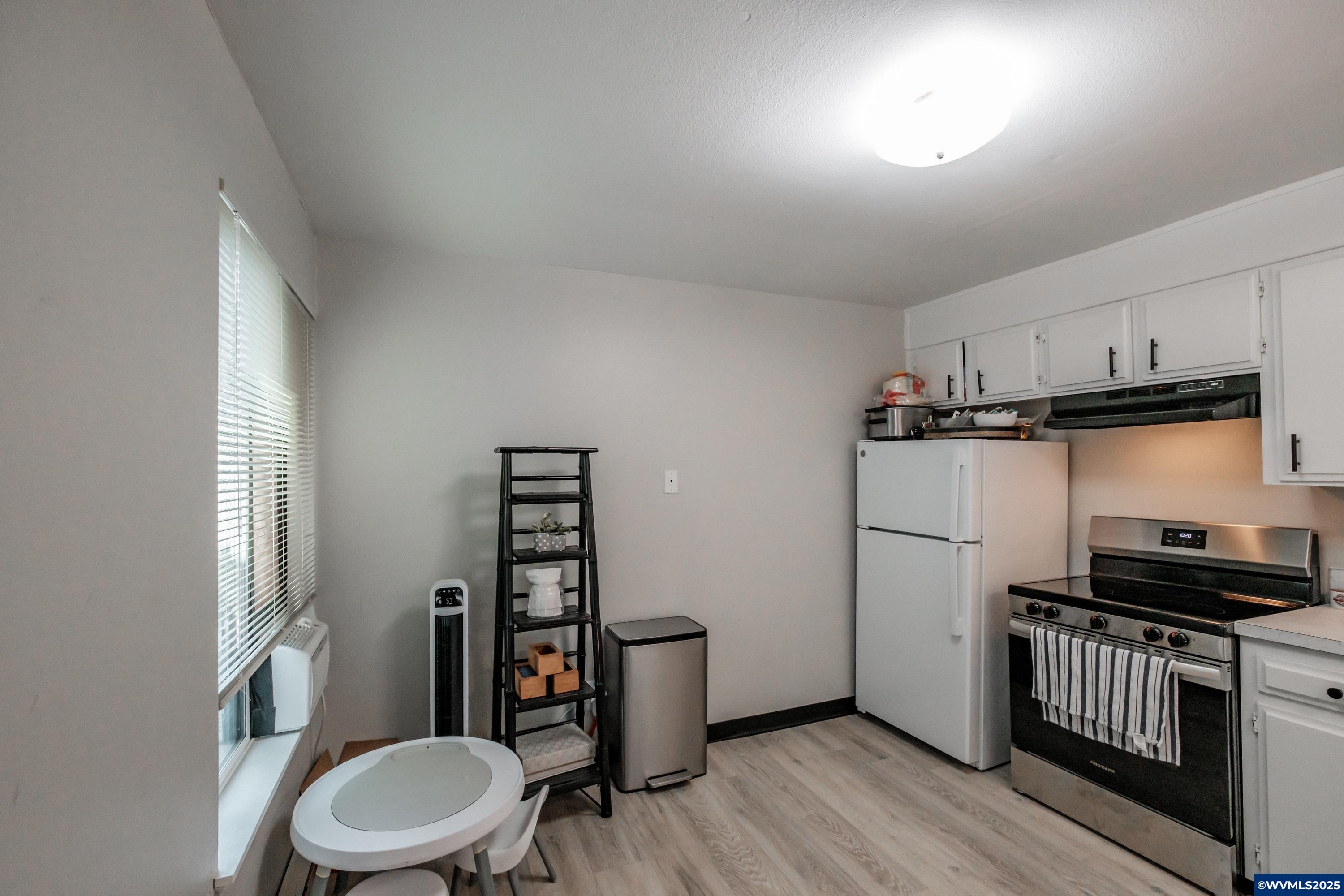 297 W Main St, Monmouth, OR, 97361