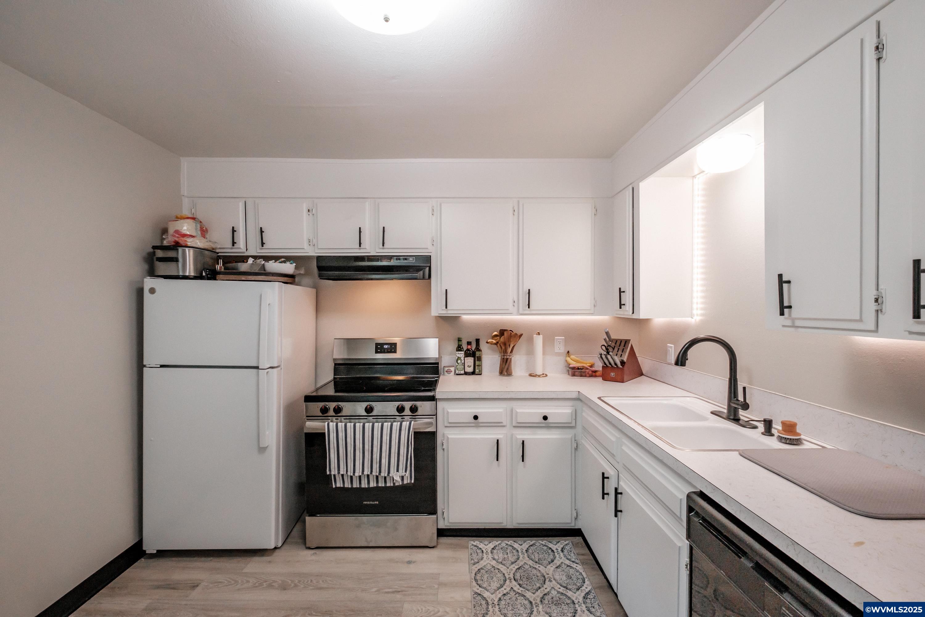 297 W Main St, Monmouth, OR, 97361