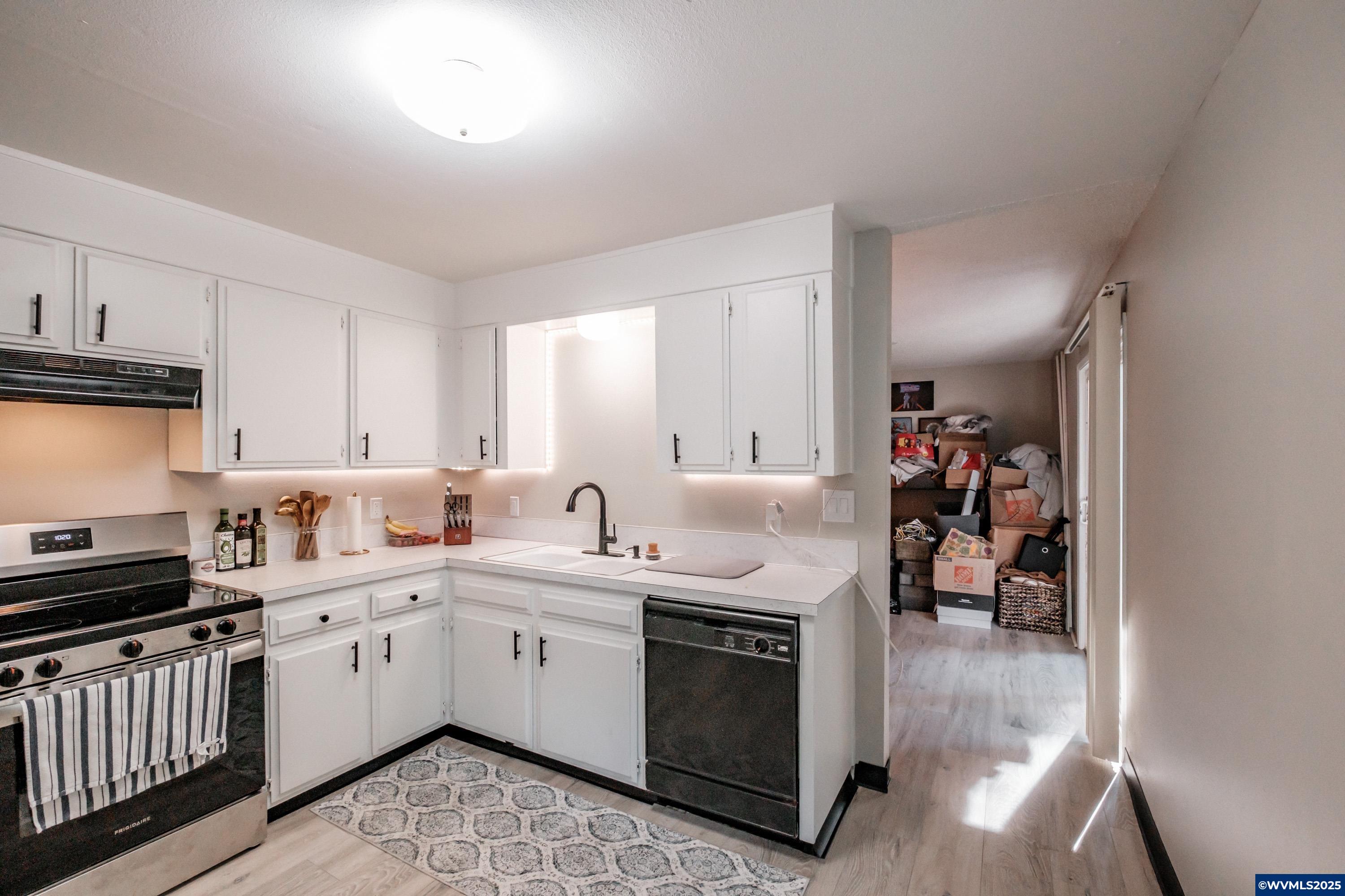 297 W Main St, Monmouth, OR, 97361