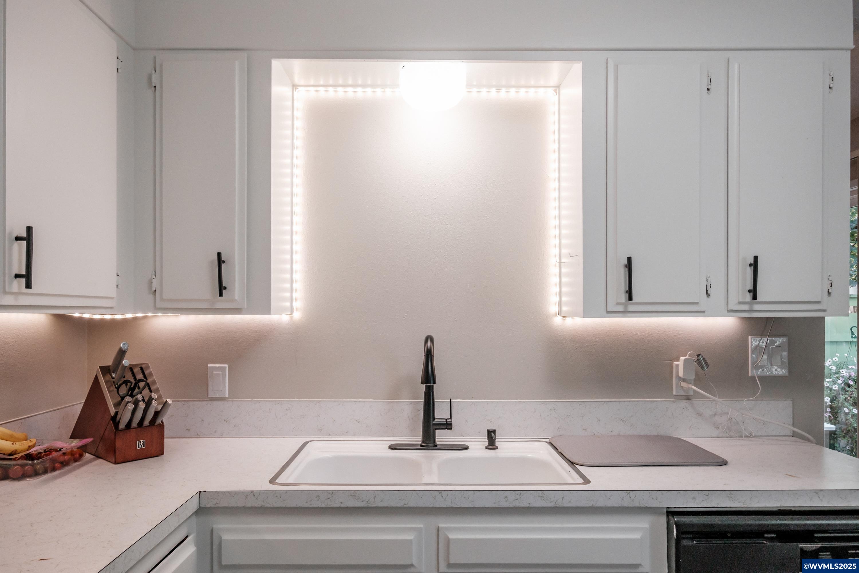 297 W Main St, Monmouth, OR, 97361