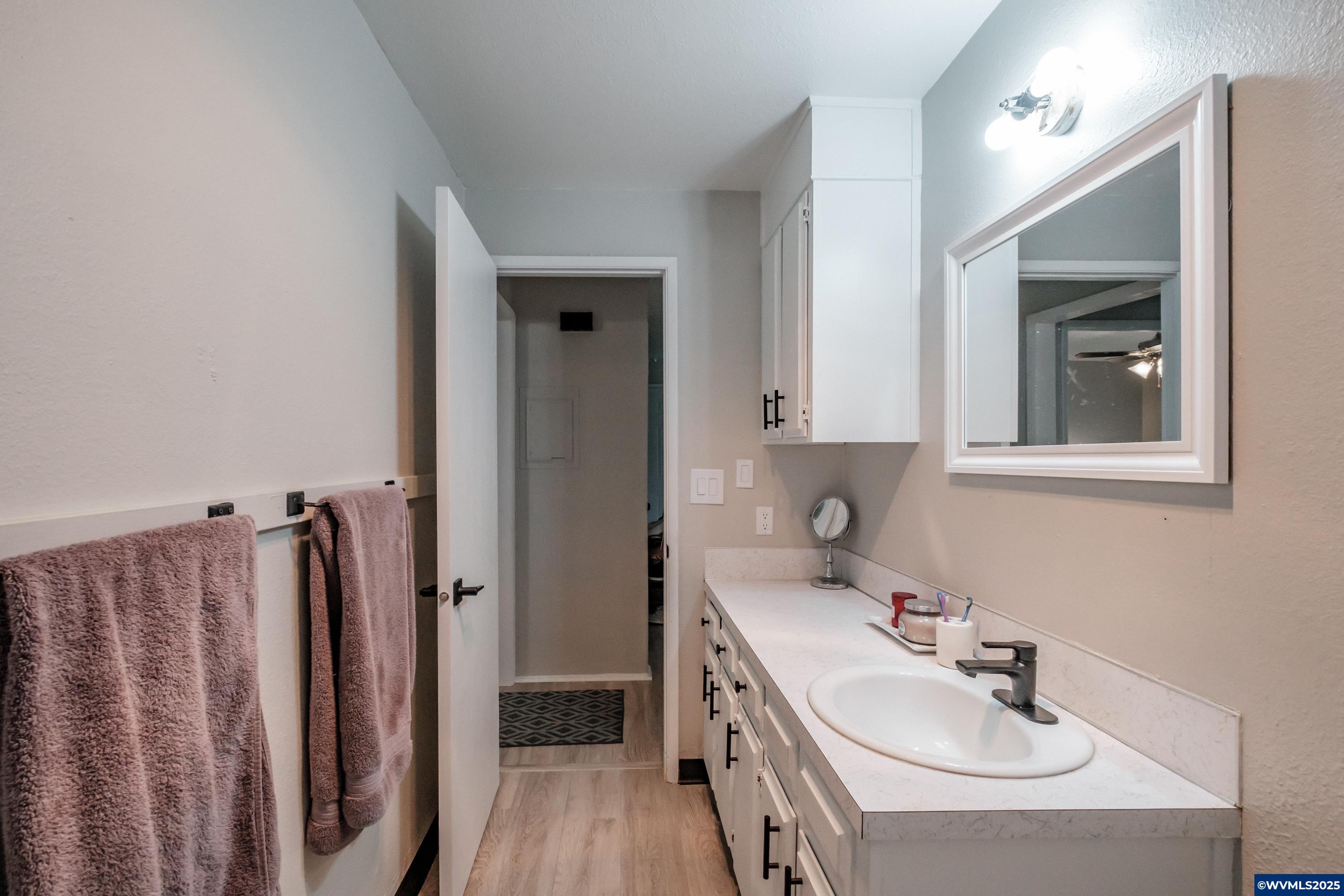 297 W Main St, Monmouth, OR, 97361