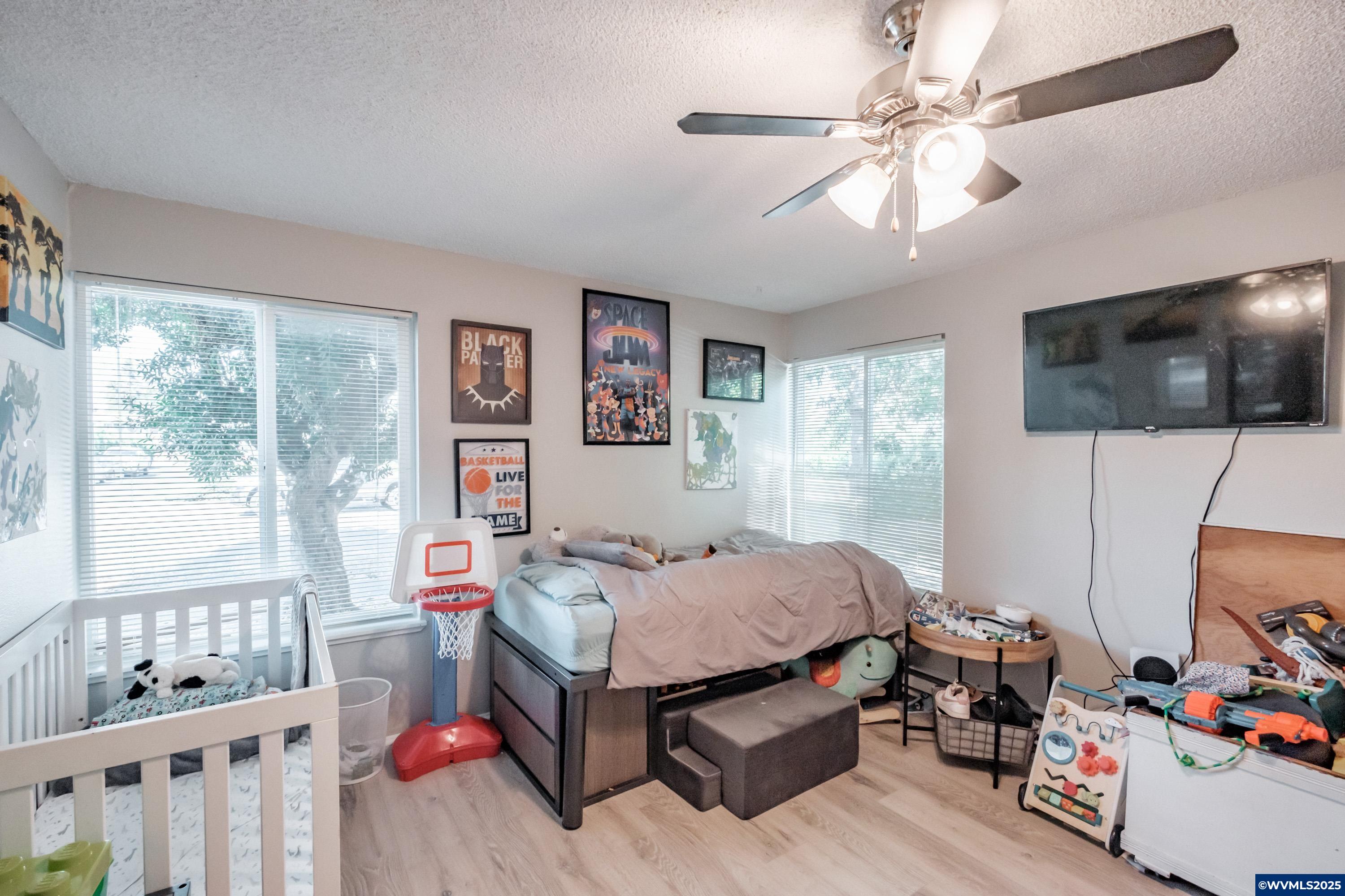 297 W Main St, Monmouth, OR, 97361