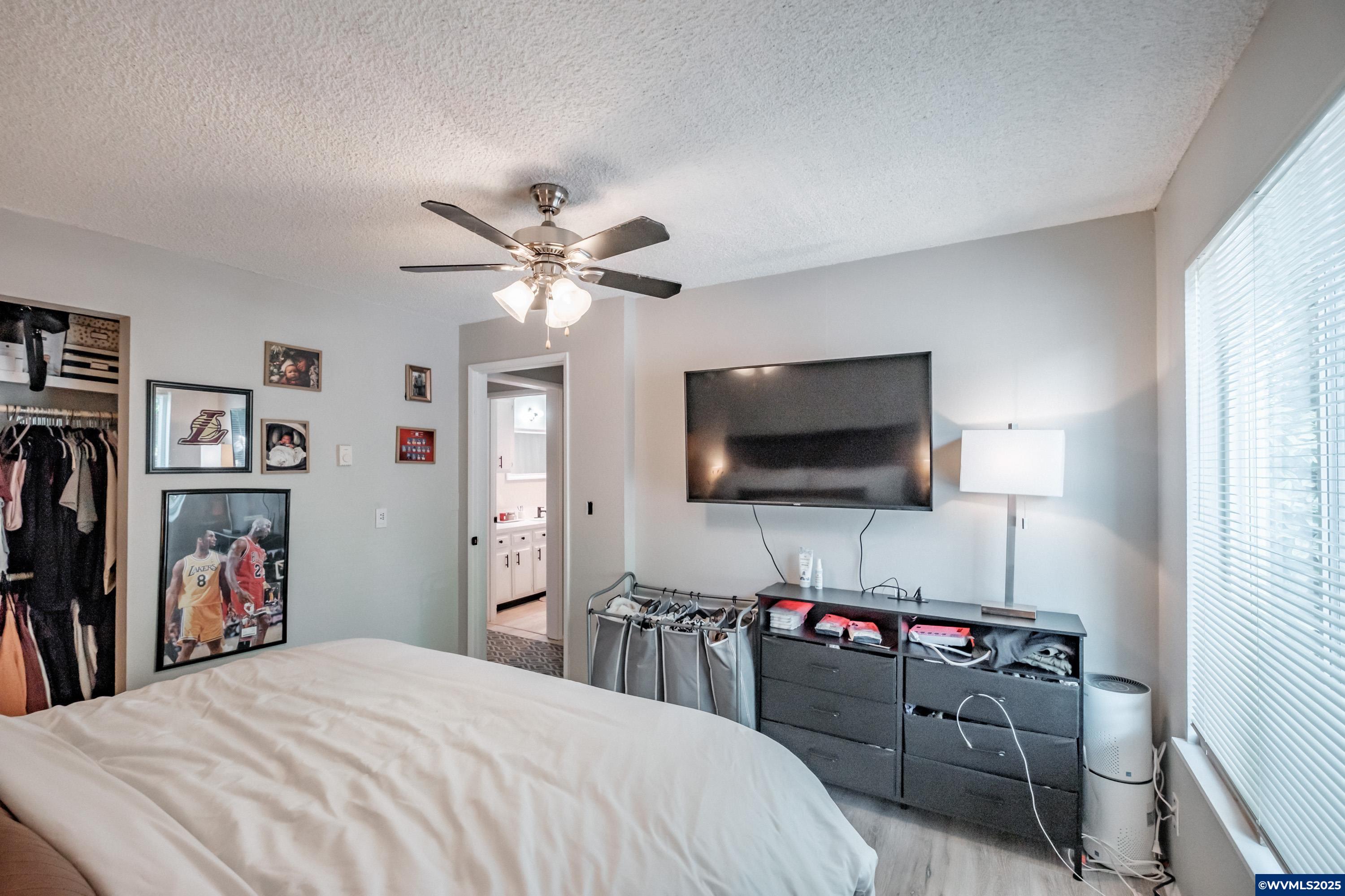 297 W Main St, Monmouth, OR, 97361