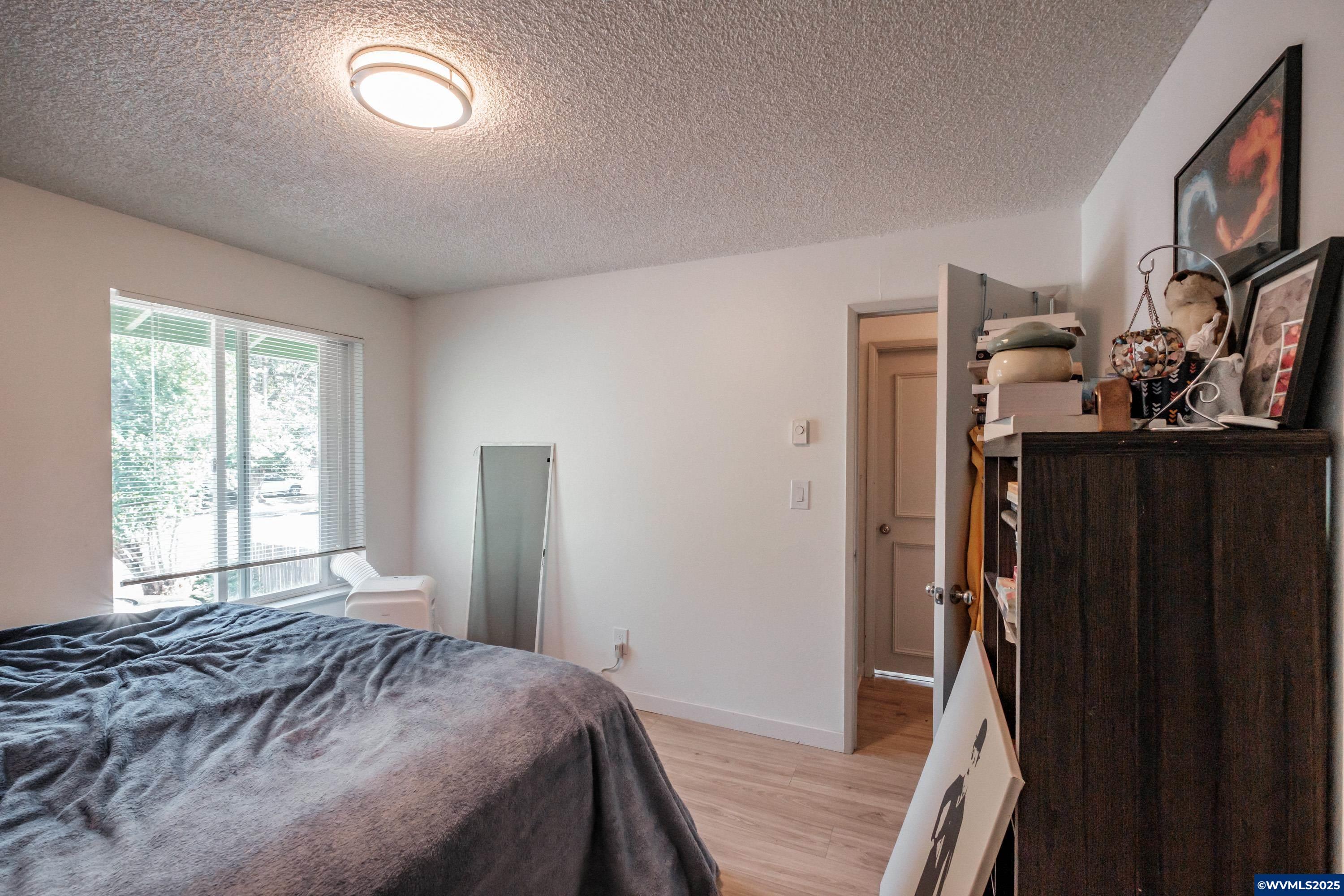 297 W Main St, Monmouth, OR, 97361