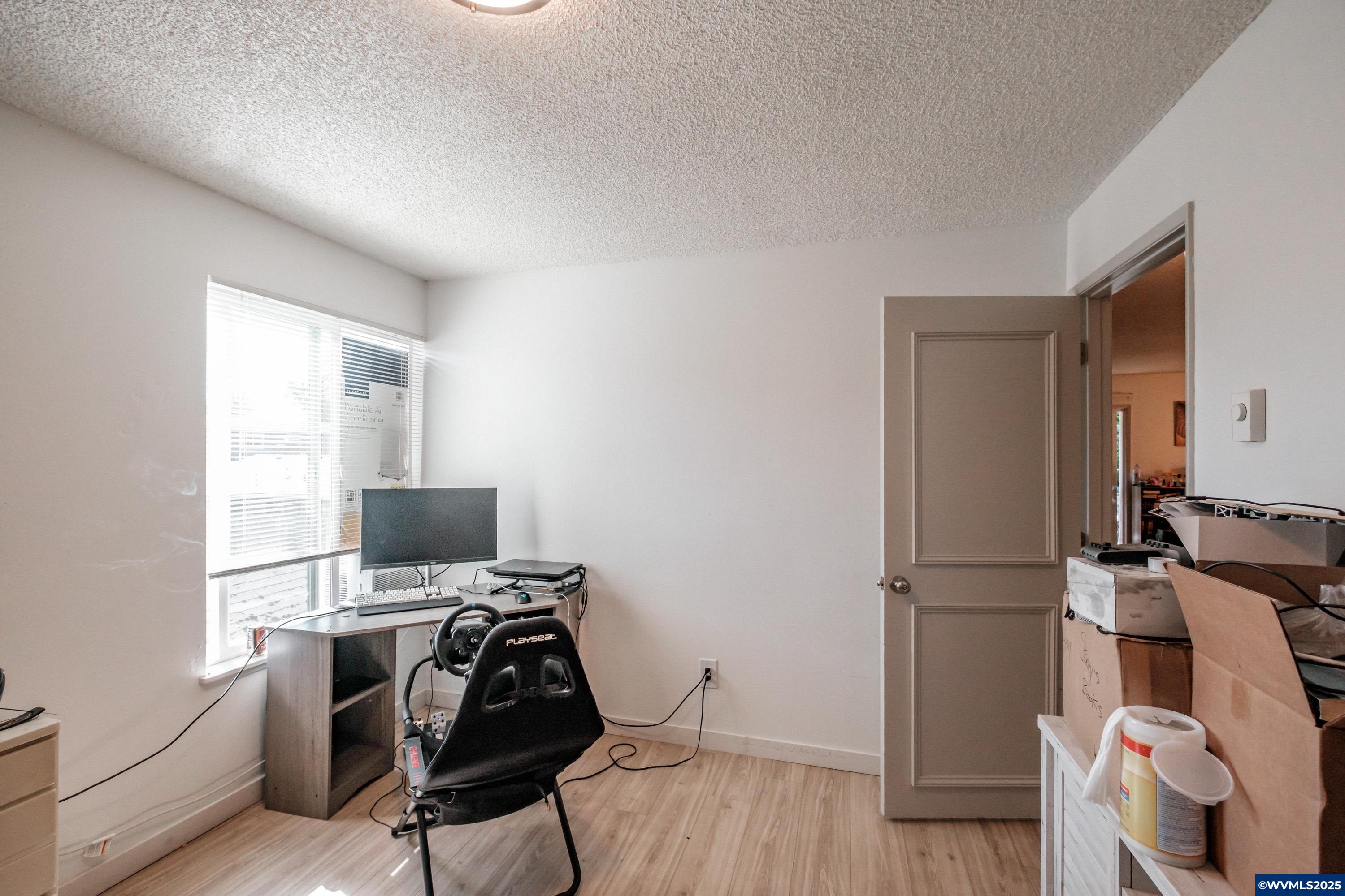 297 W Main St, Monmouth, OR, 97361