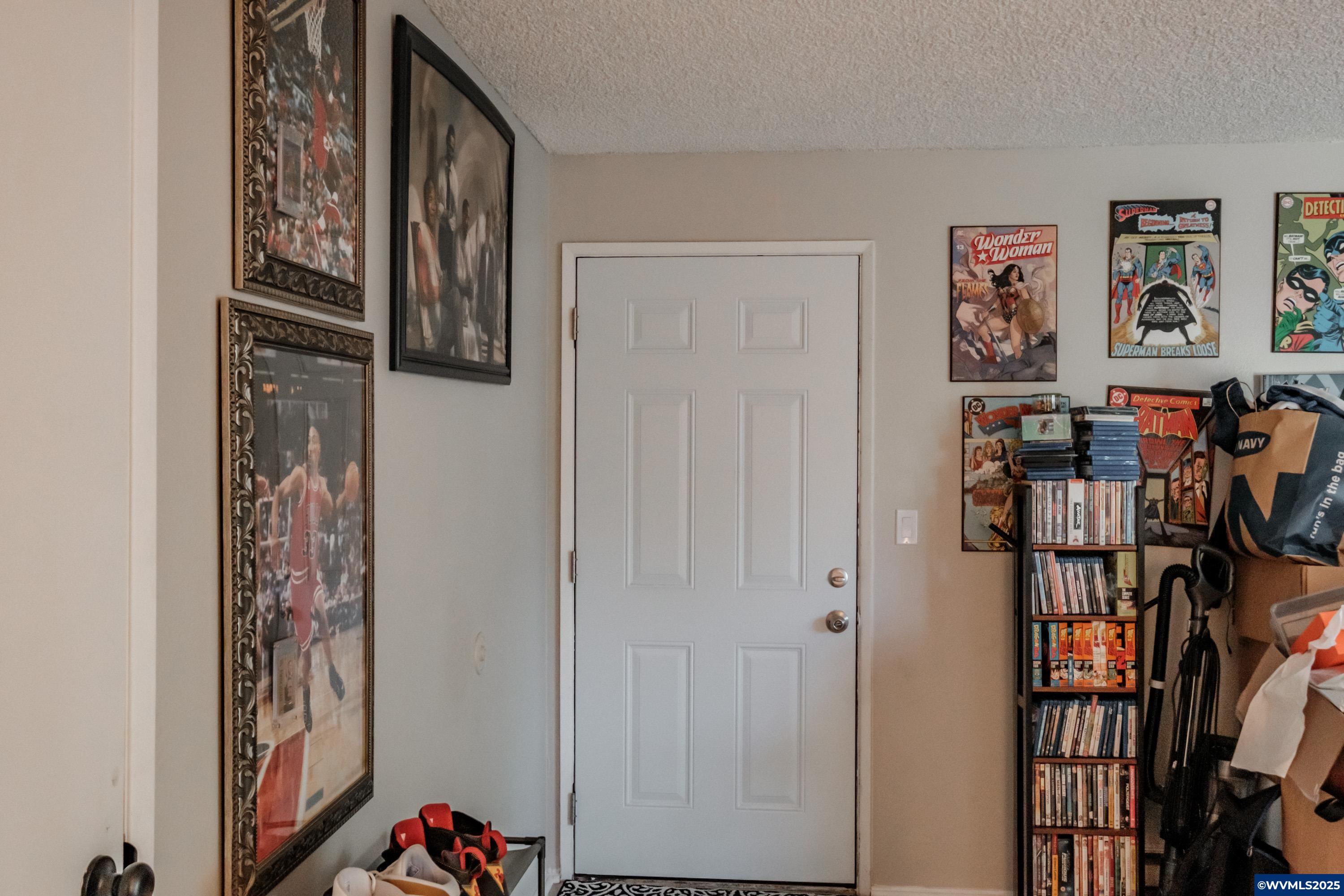 297 W Main St, Monmouth, OR, 97361