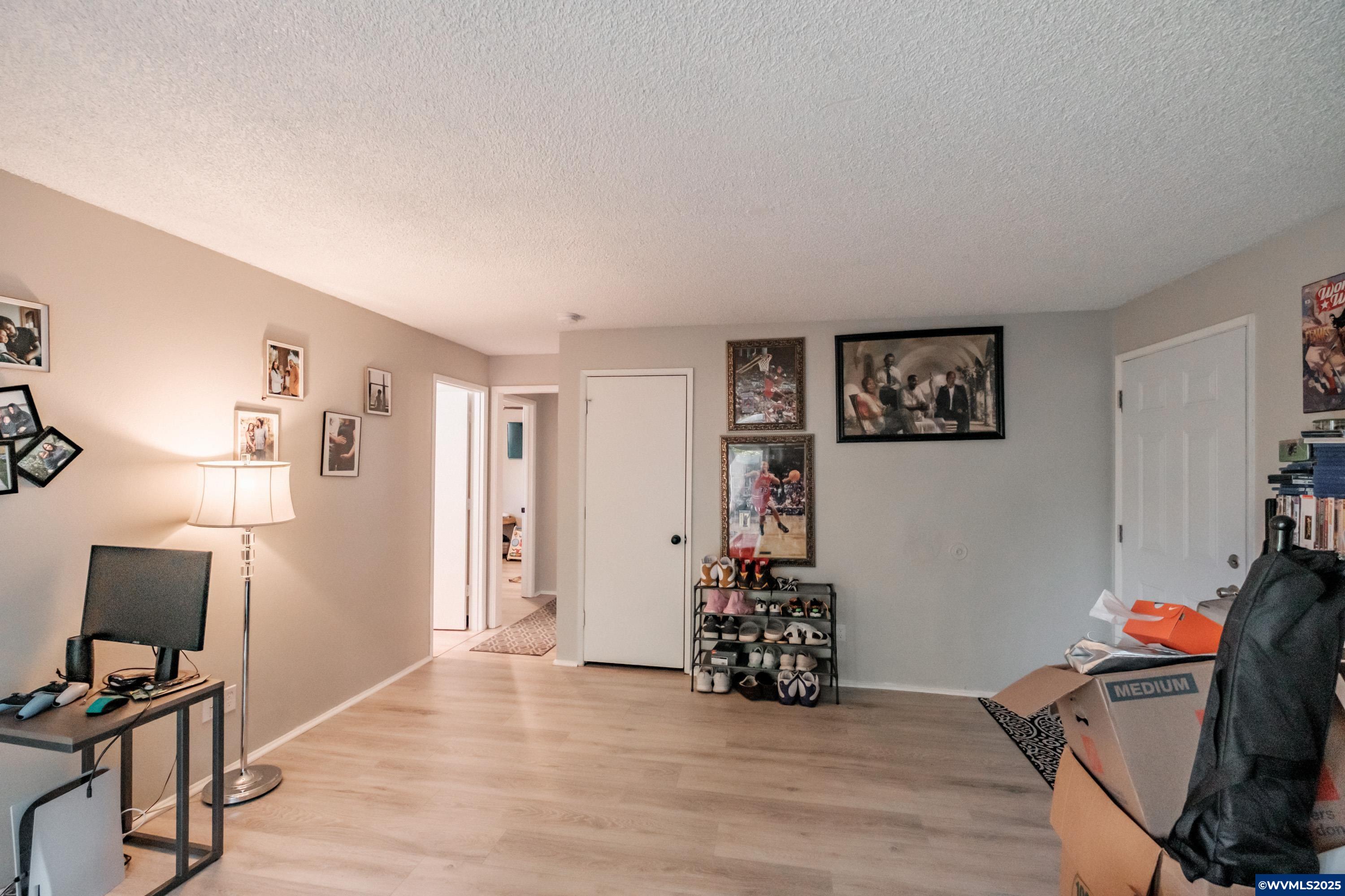 297 W Main St, Monmouth, OR, 97361