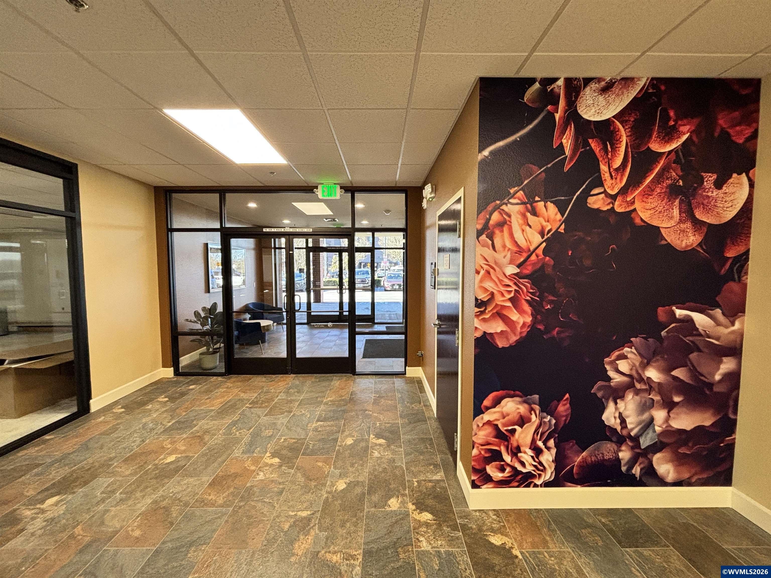 245 Commercial Ste 100-1 St SE