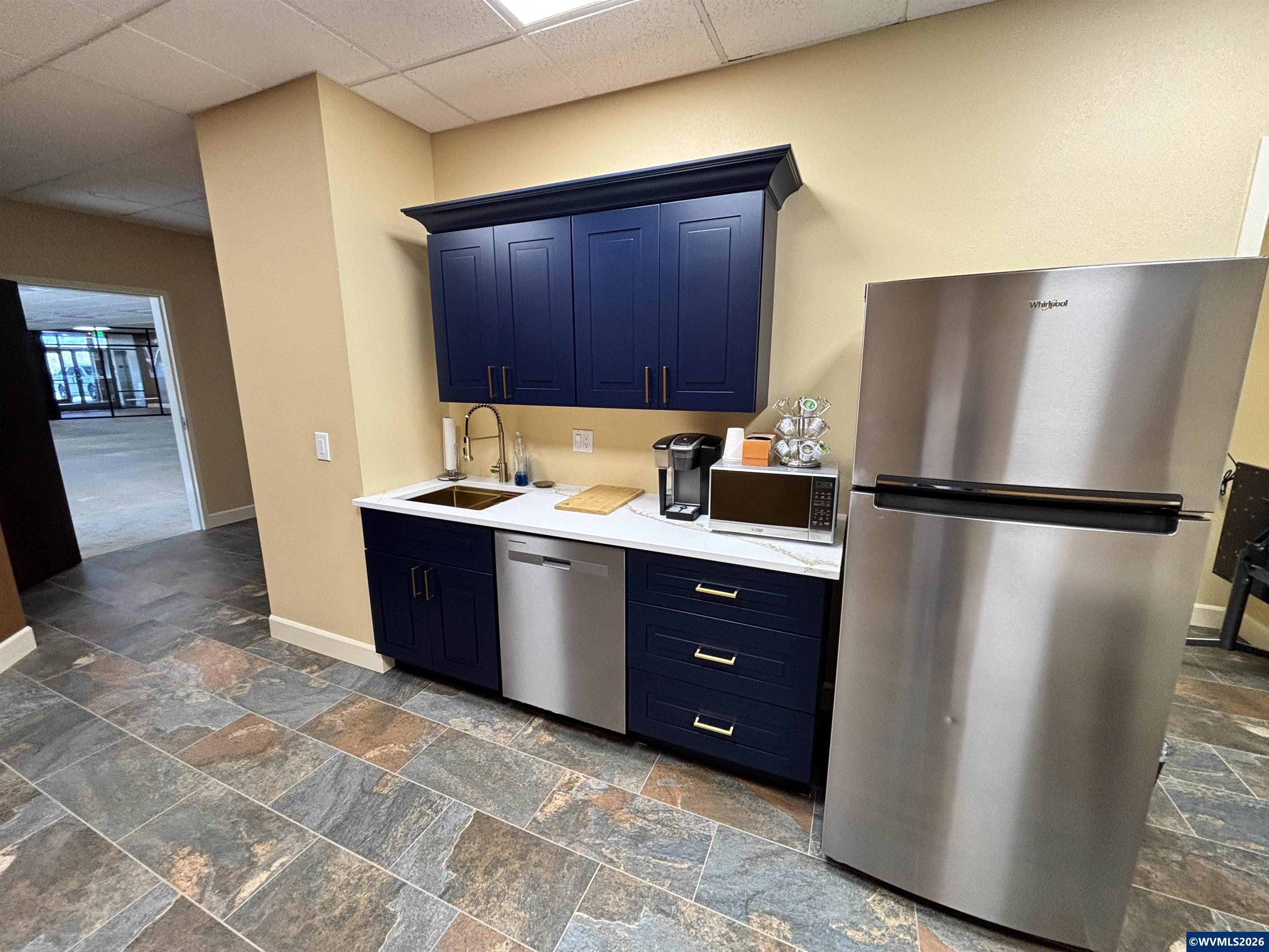 245 Commercial Ste 100-2 St SE