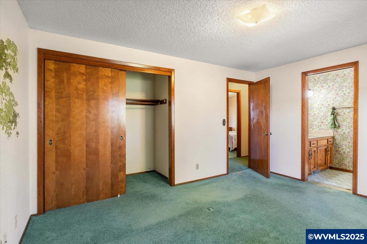 593 Howell Prairie Rd NE