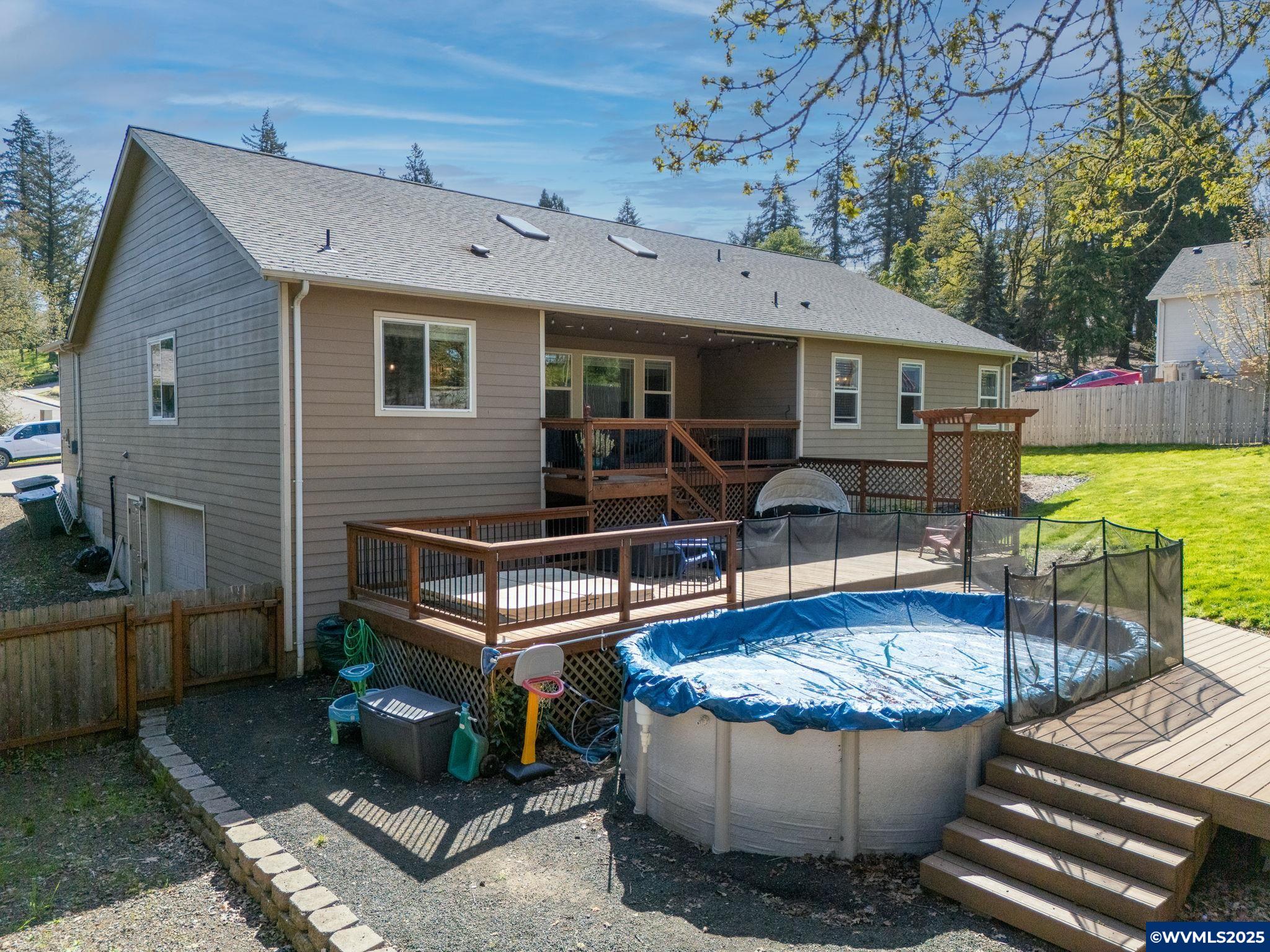 1092 Mirada Dr NW