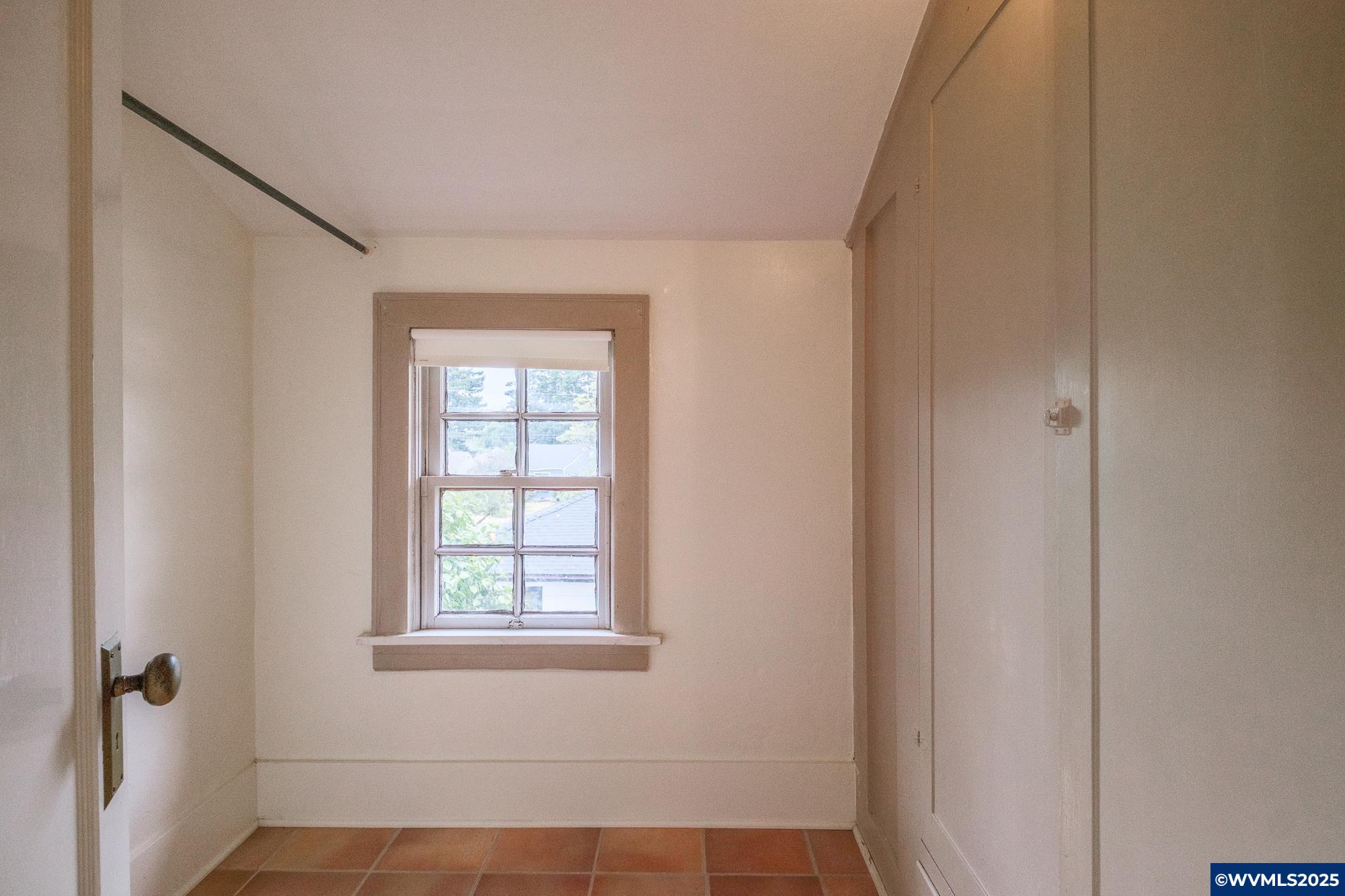 1082 Electric Av SE