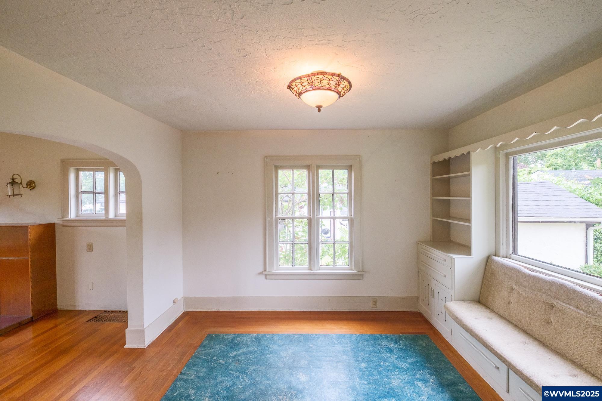 1082 Electric Av SE