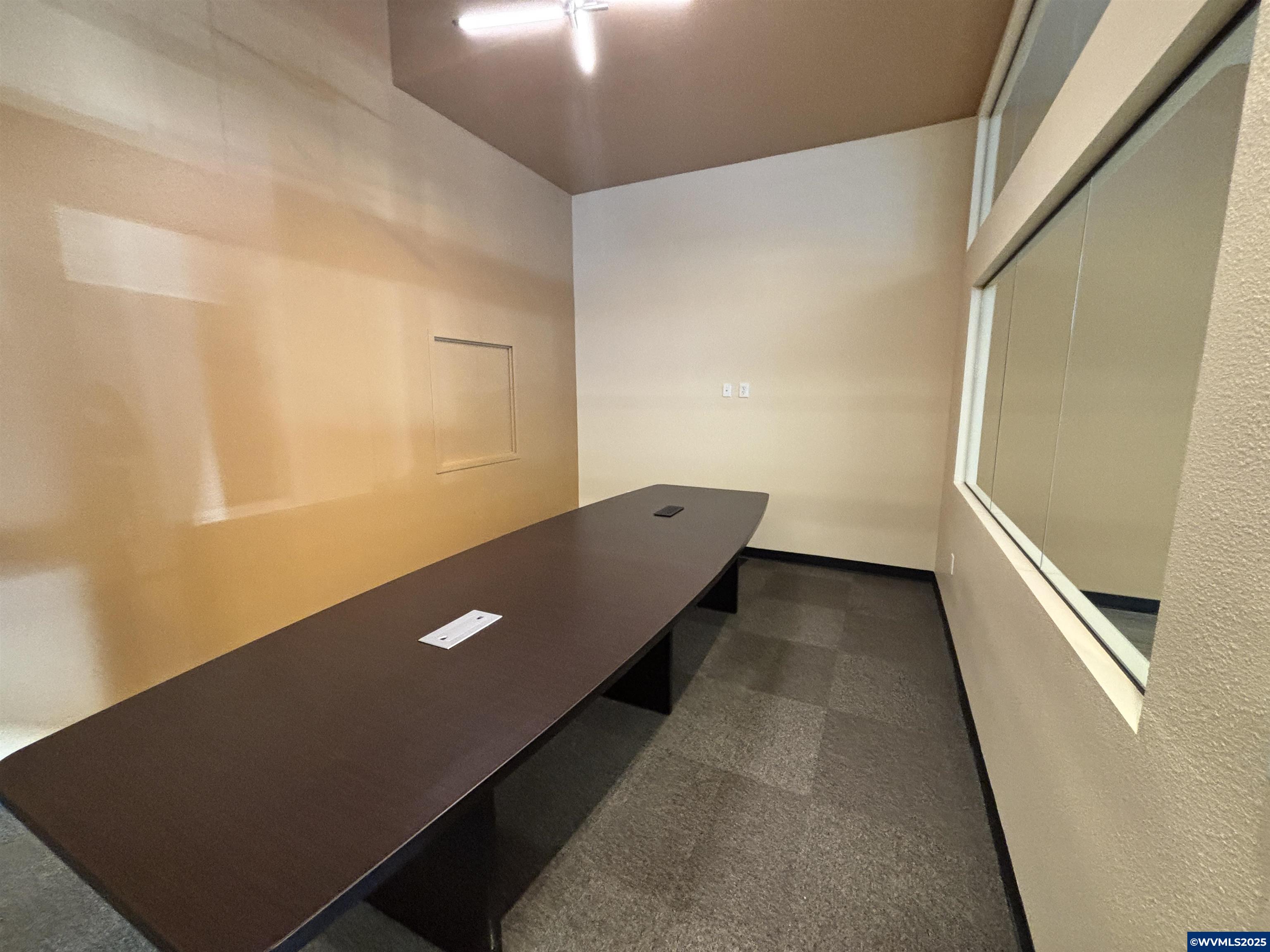 223 Commercial #102 St NE