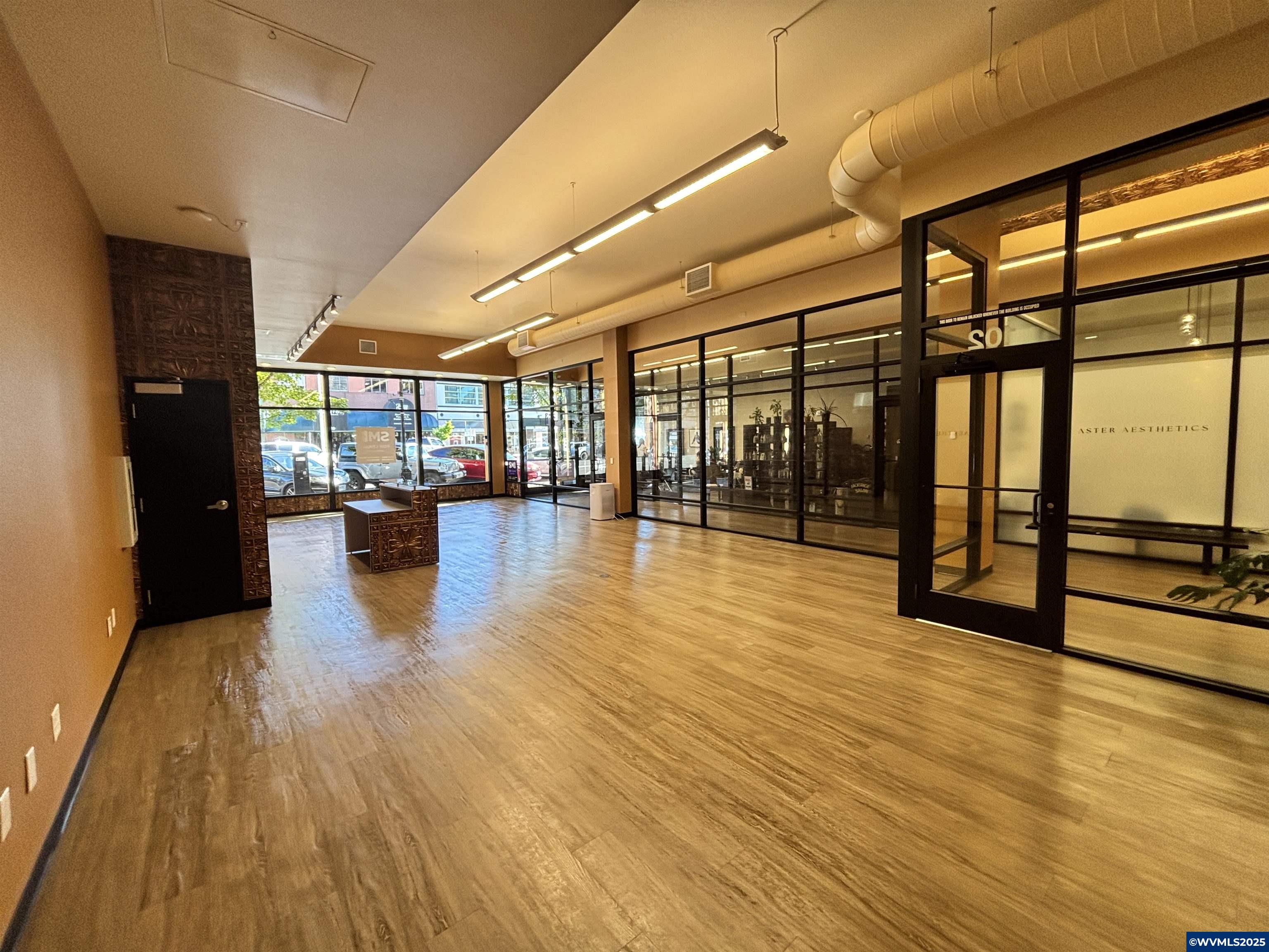 223 Commercial #102 St NE