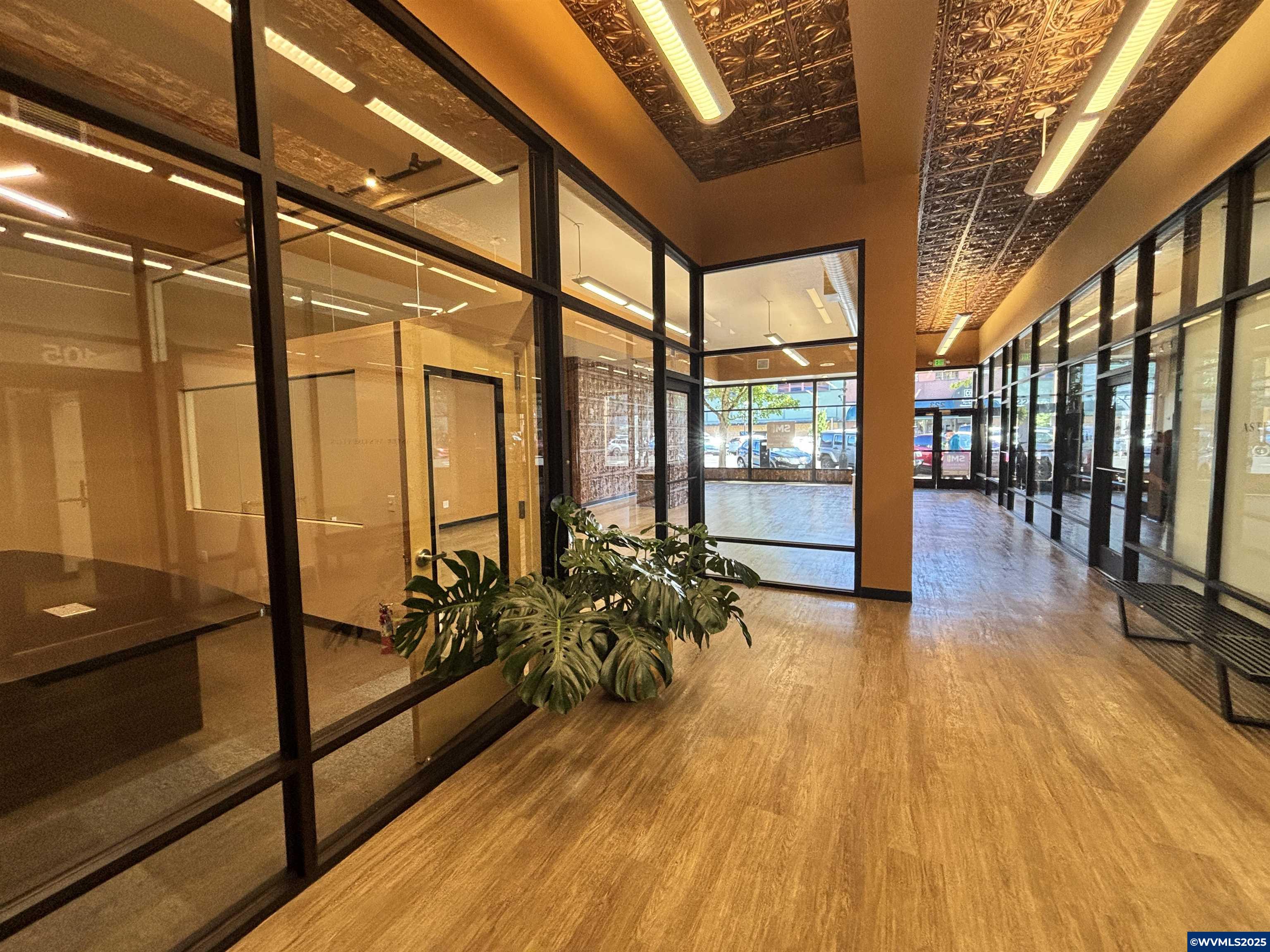 223 Commercial #102 St NE