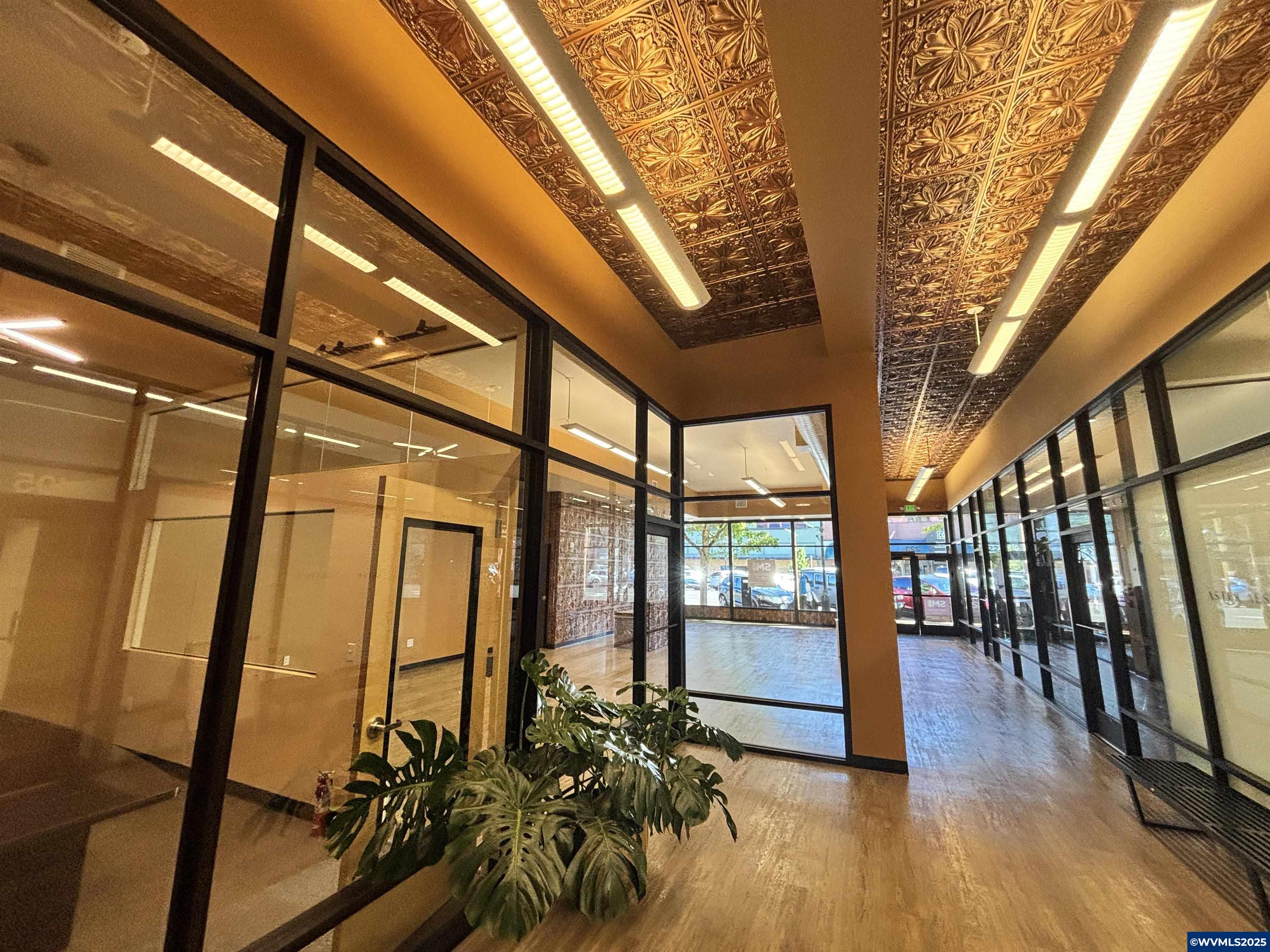 223 Commercial #102 St NE