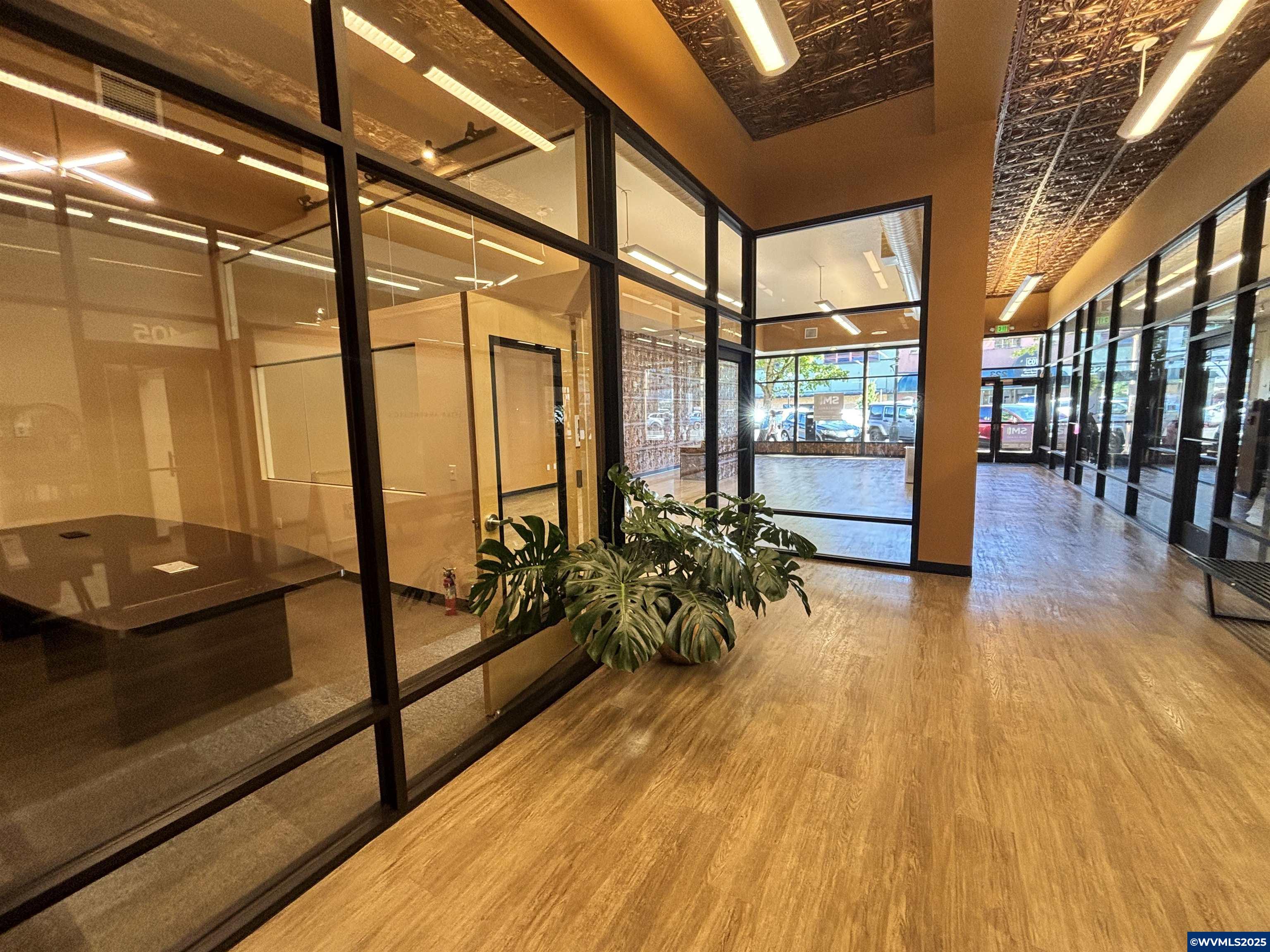 223 Commercial #102 St NE
