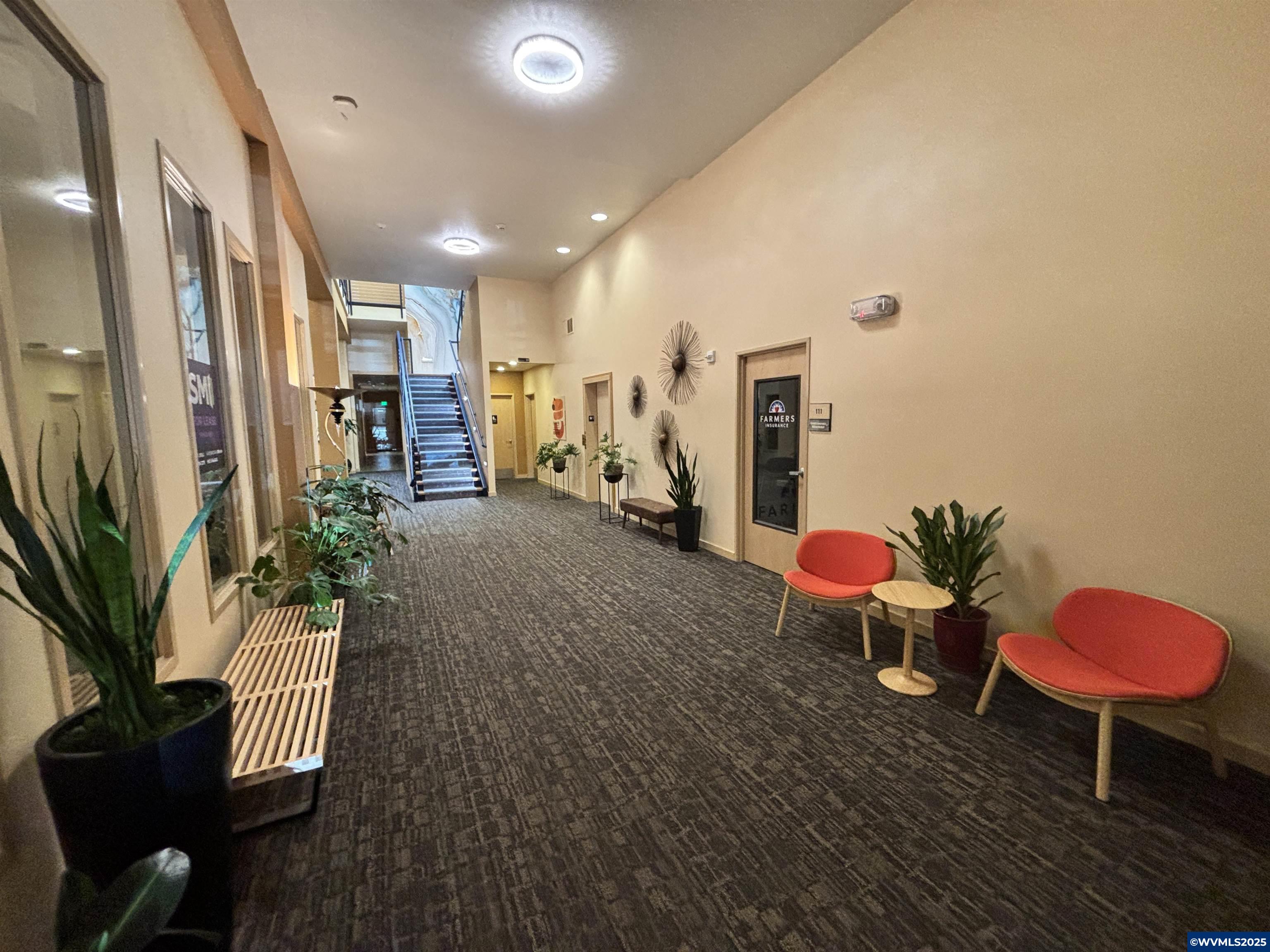 223 Commercial #102 St NE