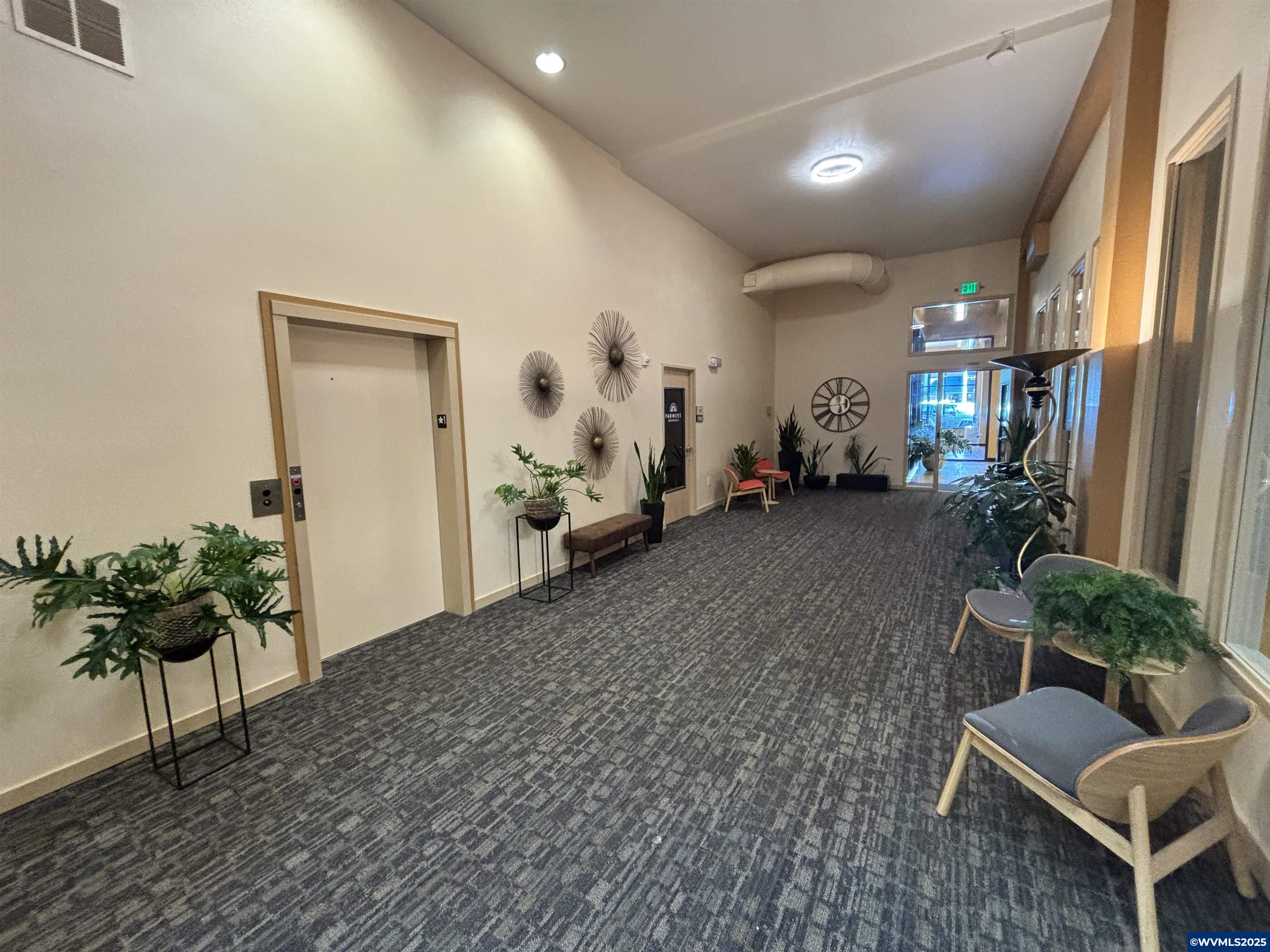 223 Commercial #102 St NE