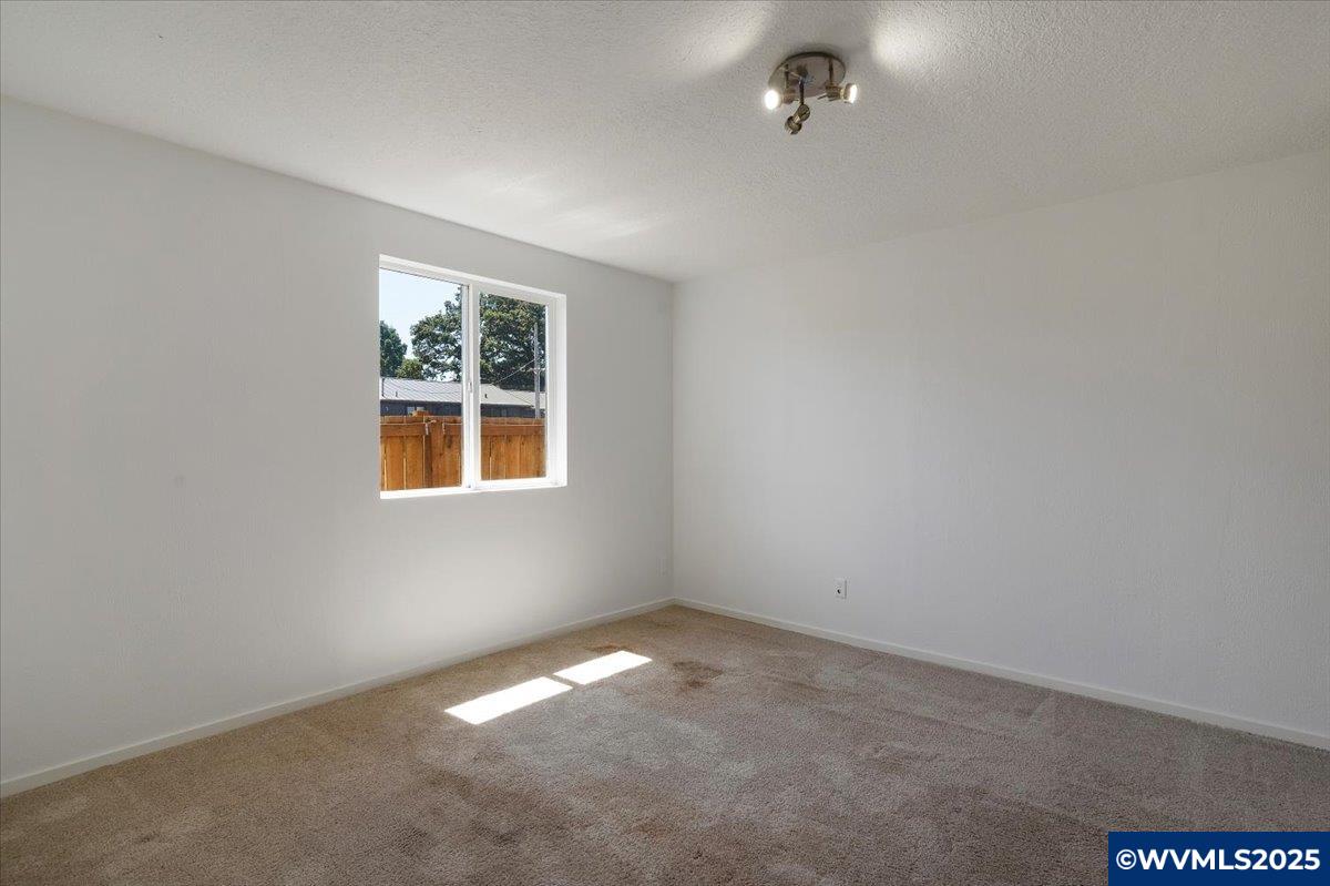 13203 Gaffney Ln