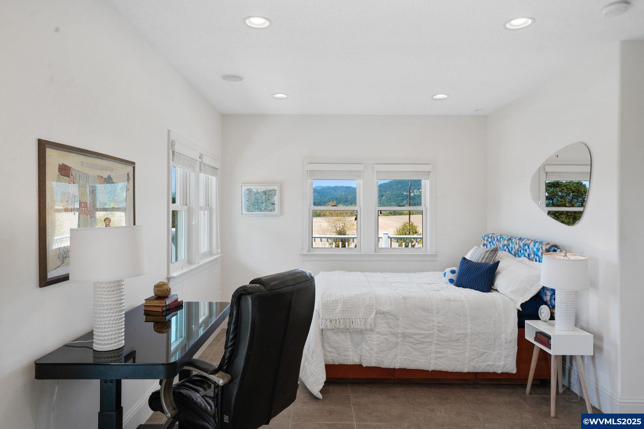 6219 NE Pettibone Dr